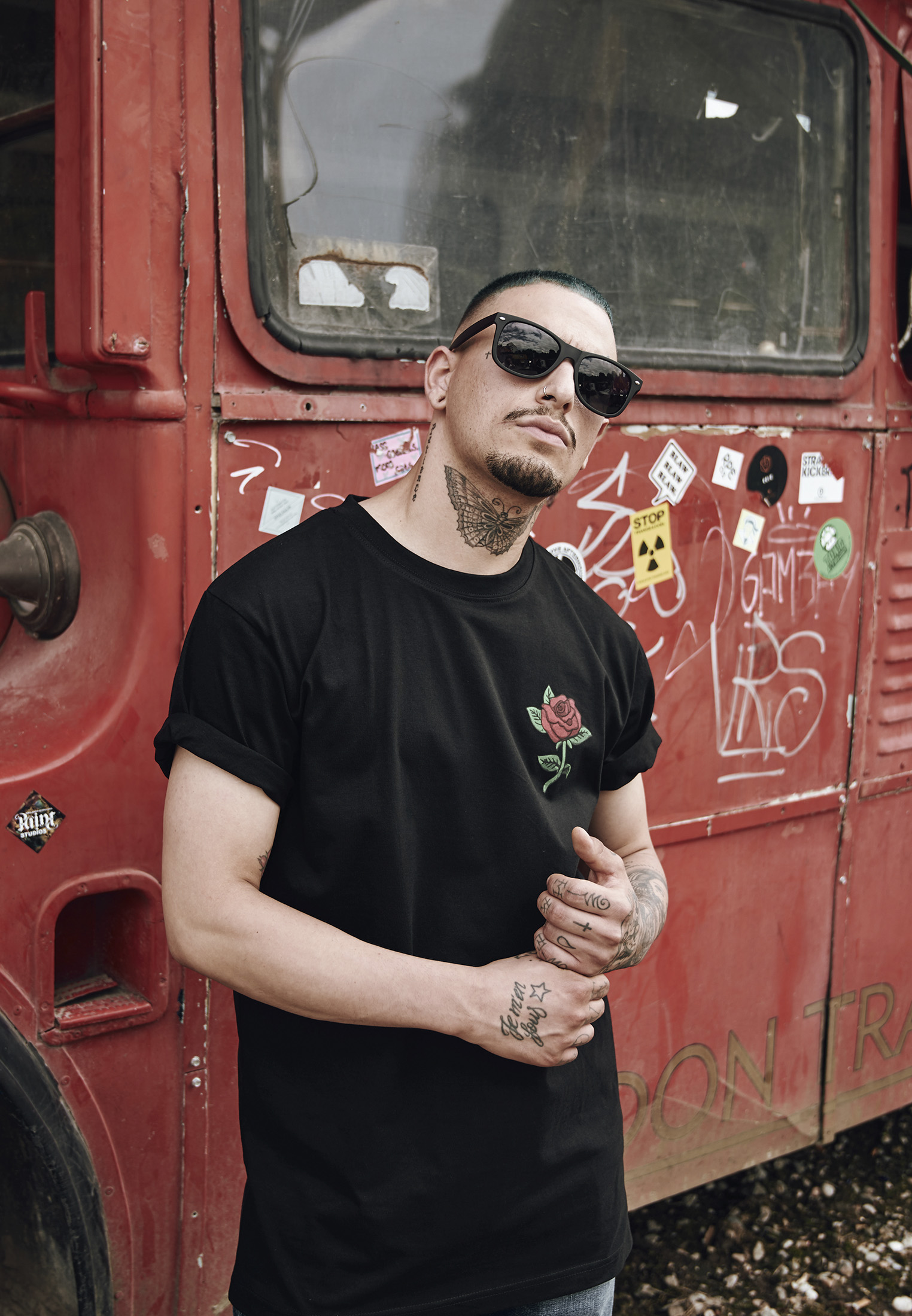 Pink T-shirt black