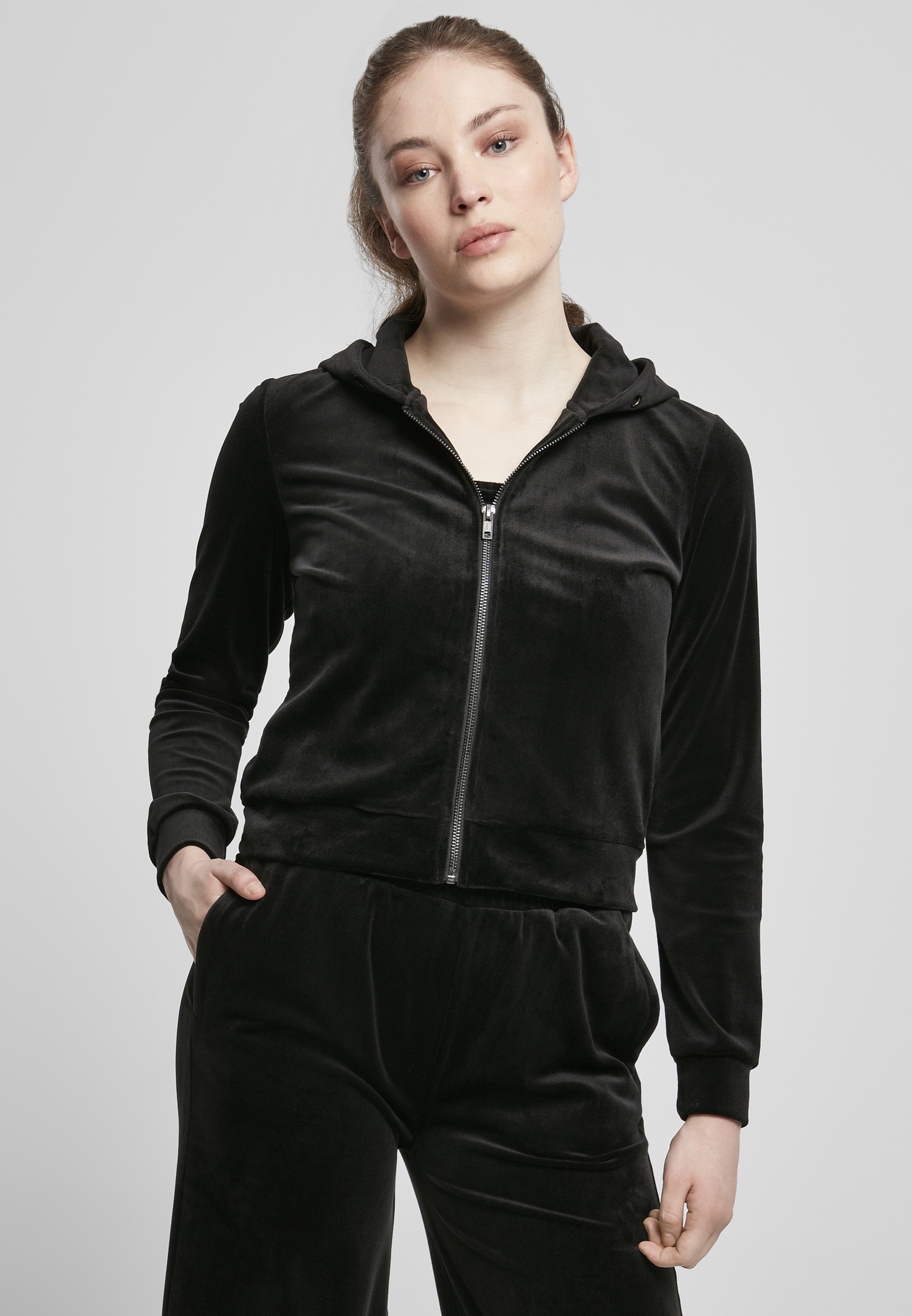 Women&#039;s short velvet hoodie with zipper, black