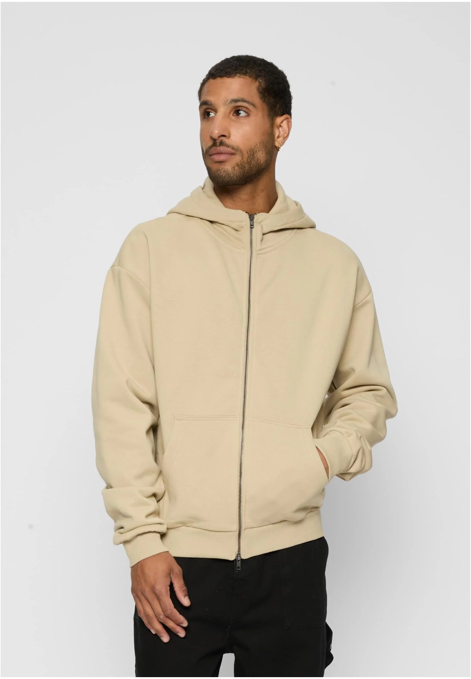 Men&#039;s sweatshirt with high zip collar cream