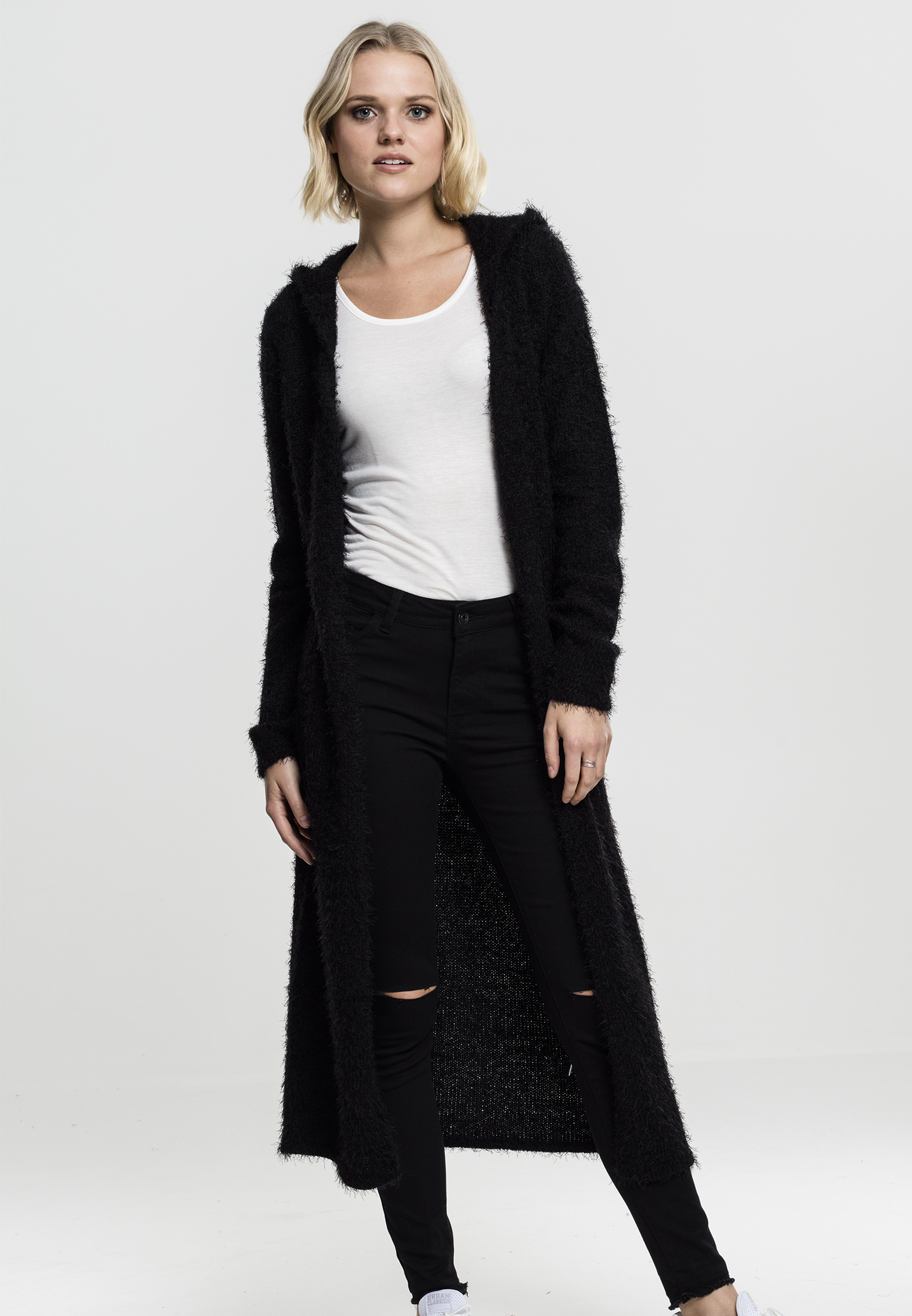 Women&#039;s hooded sweater made of soft feathers - black