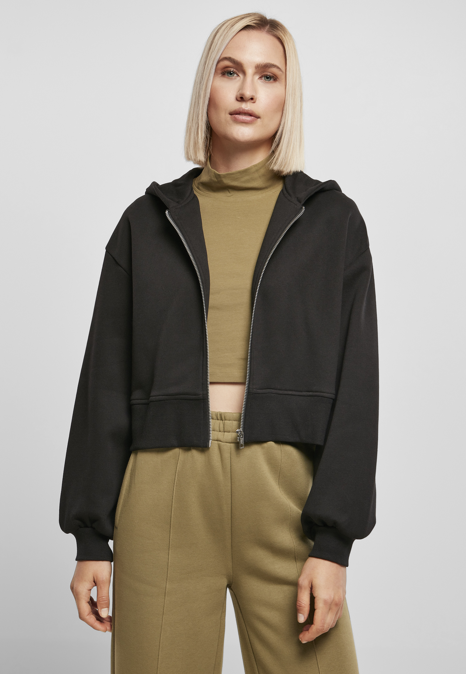 Women&#039;s short oversized jacket with zip black
