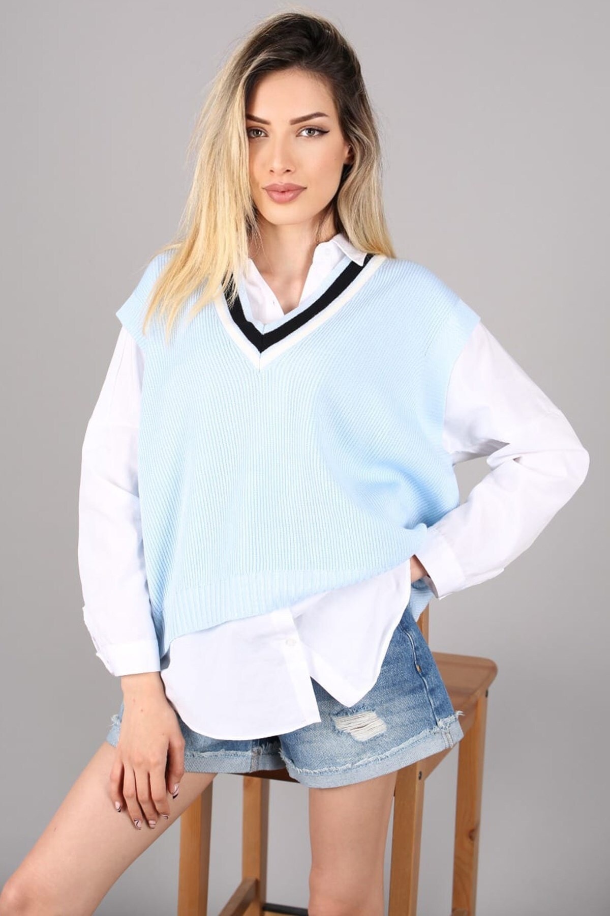 Levně Madmext Women's Baby Blue V-Neck Striped Sweater