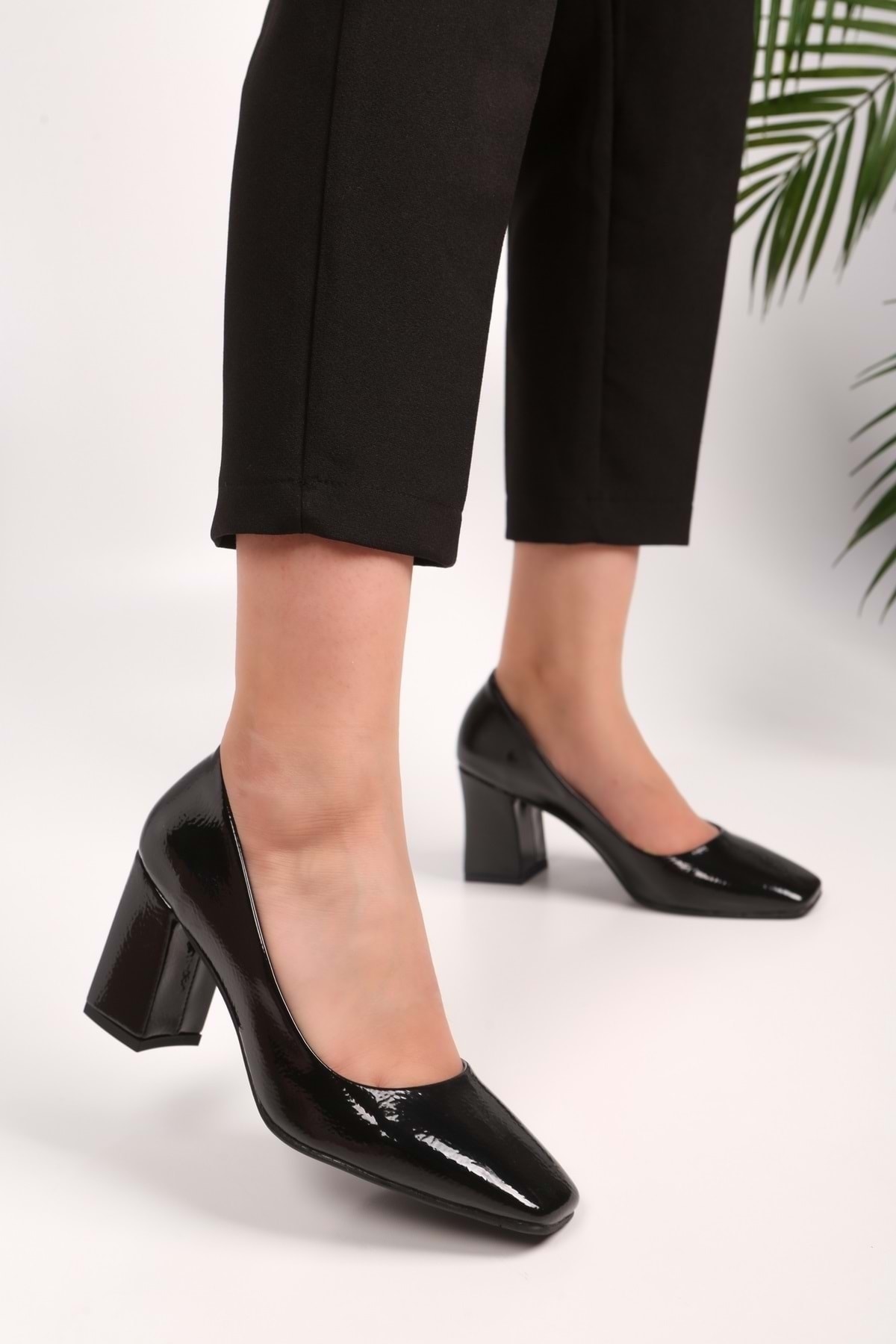 Levně Shoeberry Women's Lena Black Patent Leather Heeled Shoes