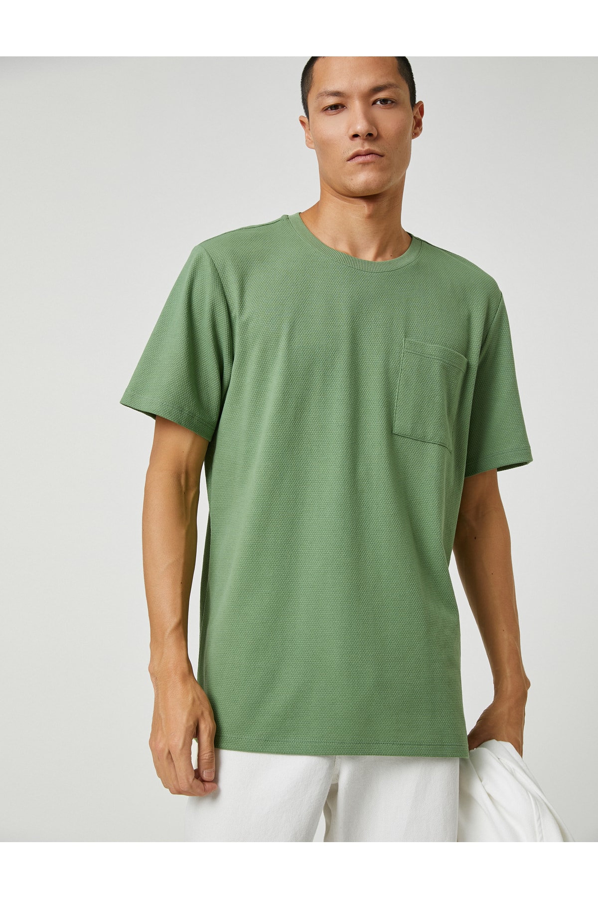 Levně Koton Basic T-Shirts, Crew Neck Pocket Detailed, Short Sleeves.