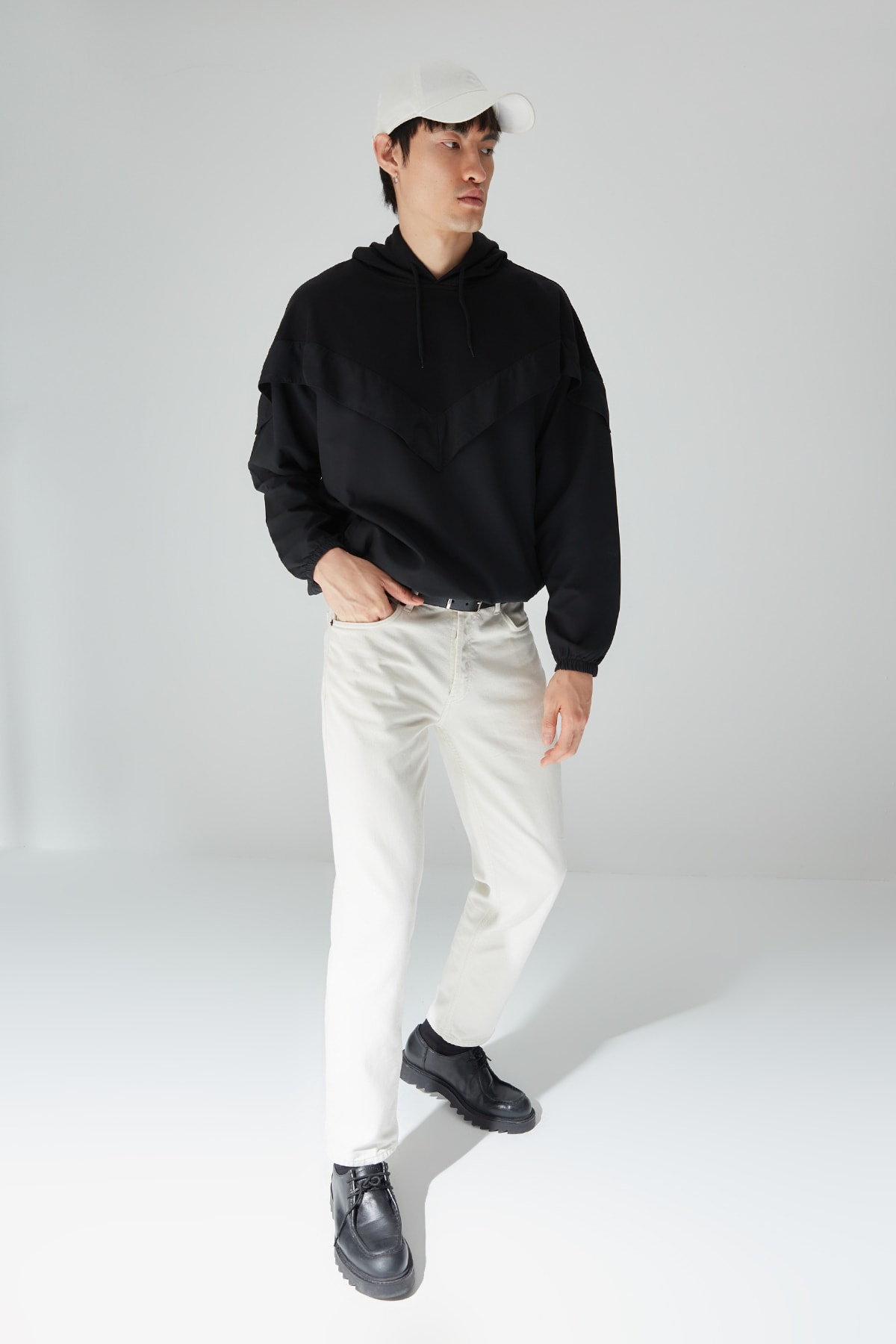 Levně Trendyol Limited Edition Men's Black Oversize/Wide-Fit Long Sleeve Hooded Sweatshirt