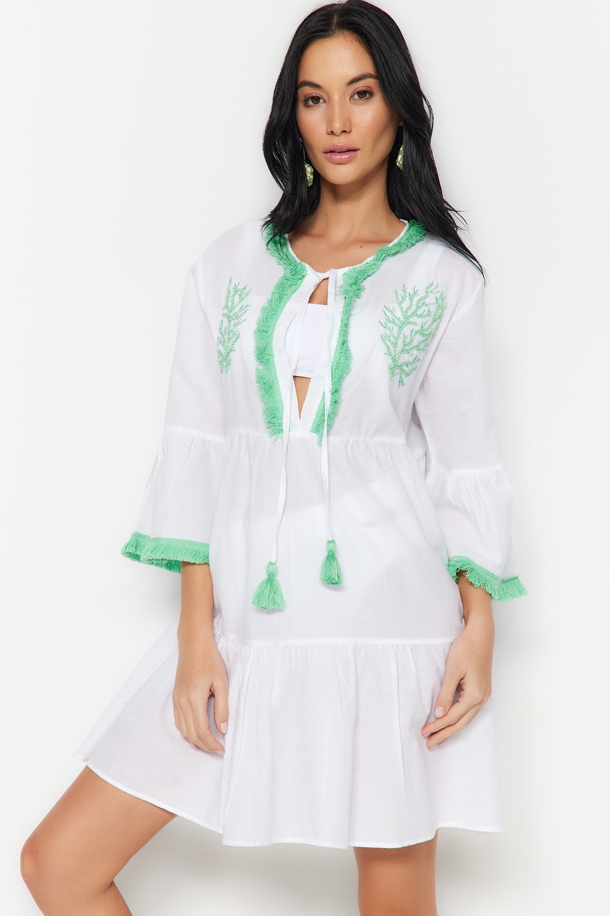 Levně Trendyol zelené mini tkané střapce 100% bavlněné plážové šaty