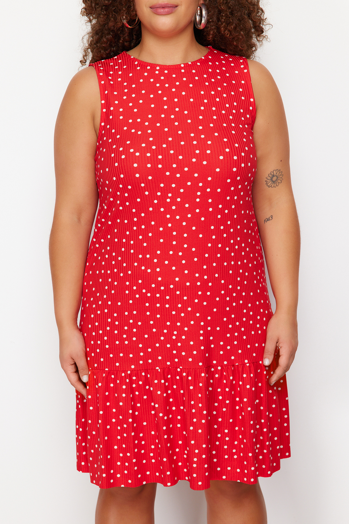 Trendyol Curve Red Polka Dot Printed Zero Sleeve Flounce Shift Mini Stretch Knit Plus Size Dress