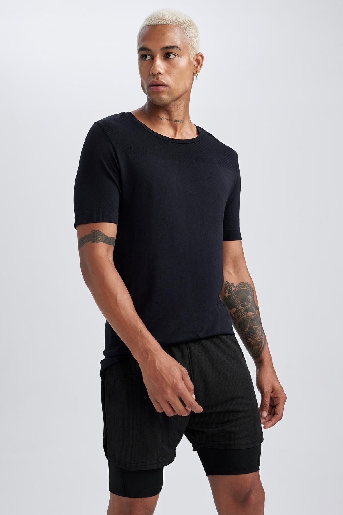 DEFACTO Fit Slim Fit Crew Neck Basic Short Sleeve T-Shirt