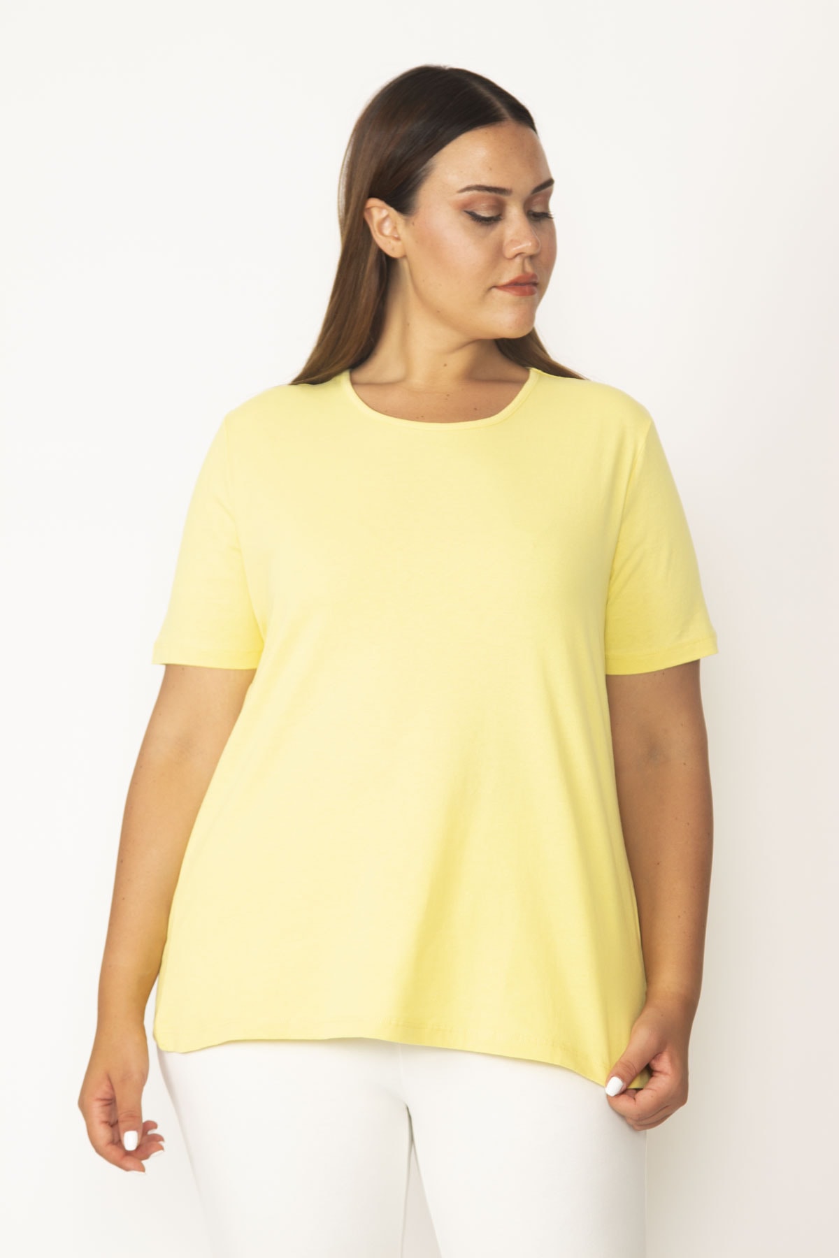 Levně Şans Women's Plus Size Yellow Cotton Fabric Crewneck Short Sleeve Blouse