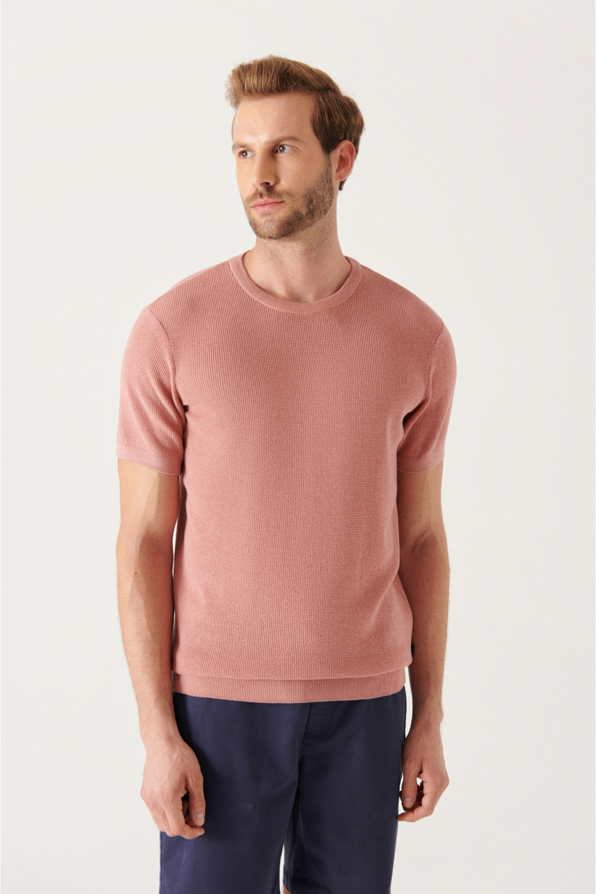 Levně Avva Men's Pale Pink Textured Slim Fit Slim Fit Knitwear T-shirt