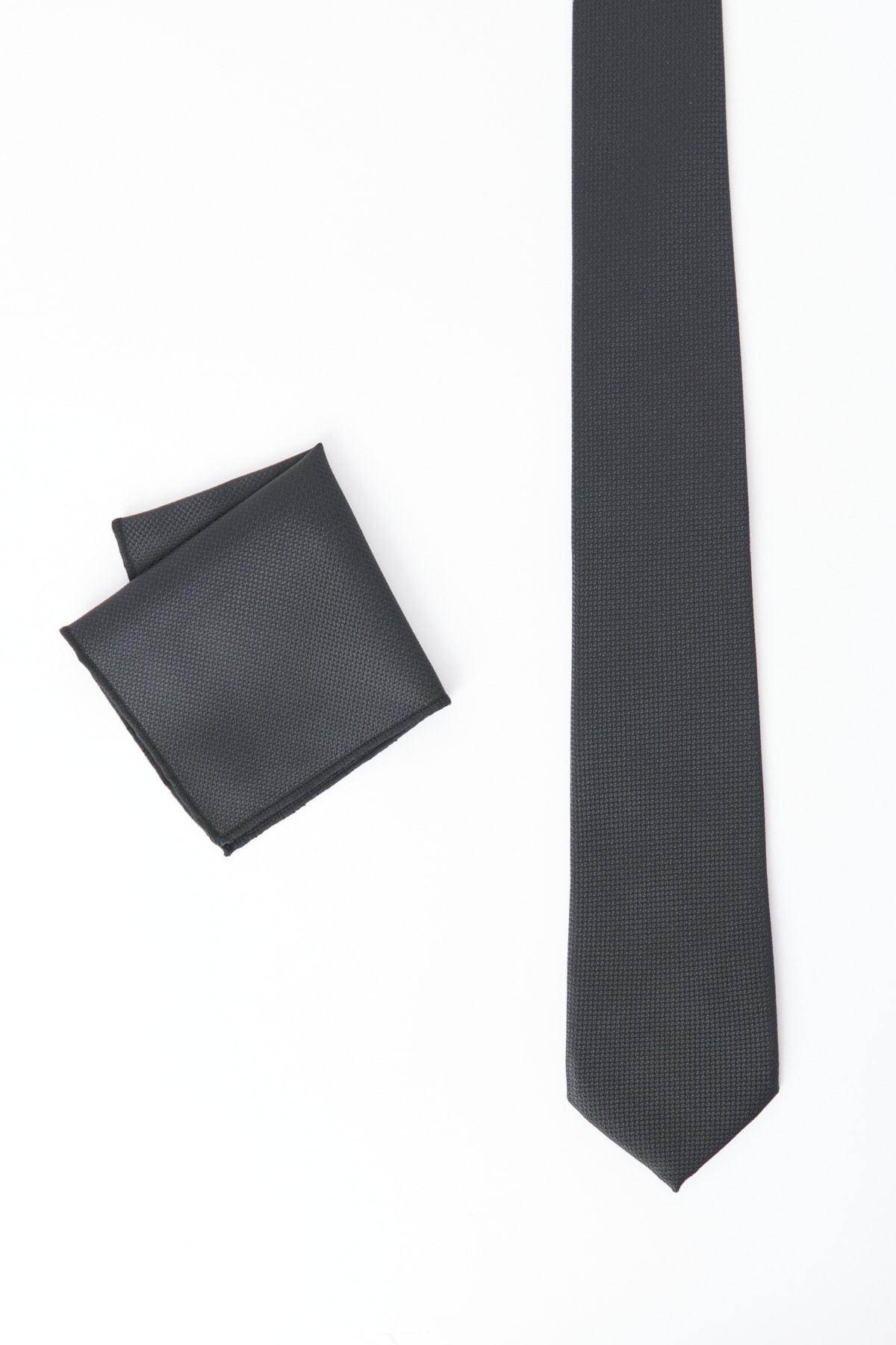 ALTINYILDIZ CLASSICS Men's Black Patterned Tie-handkerchief Set
