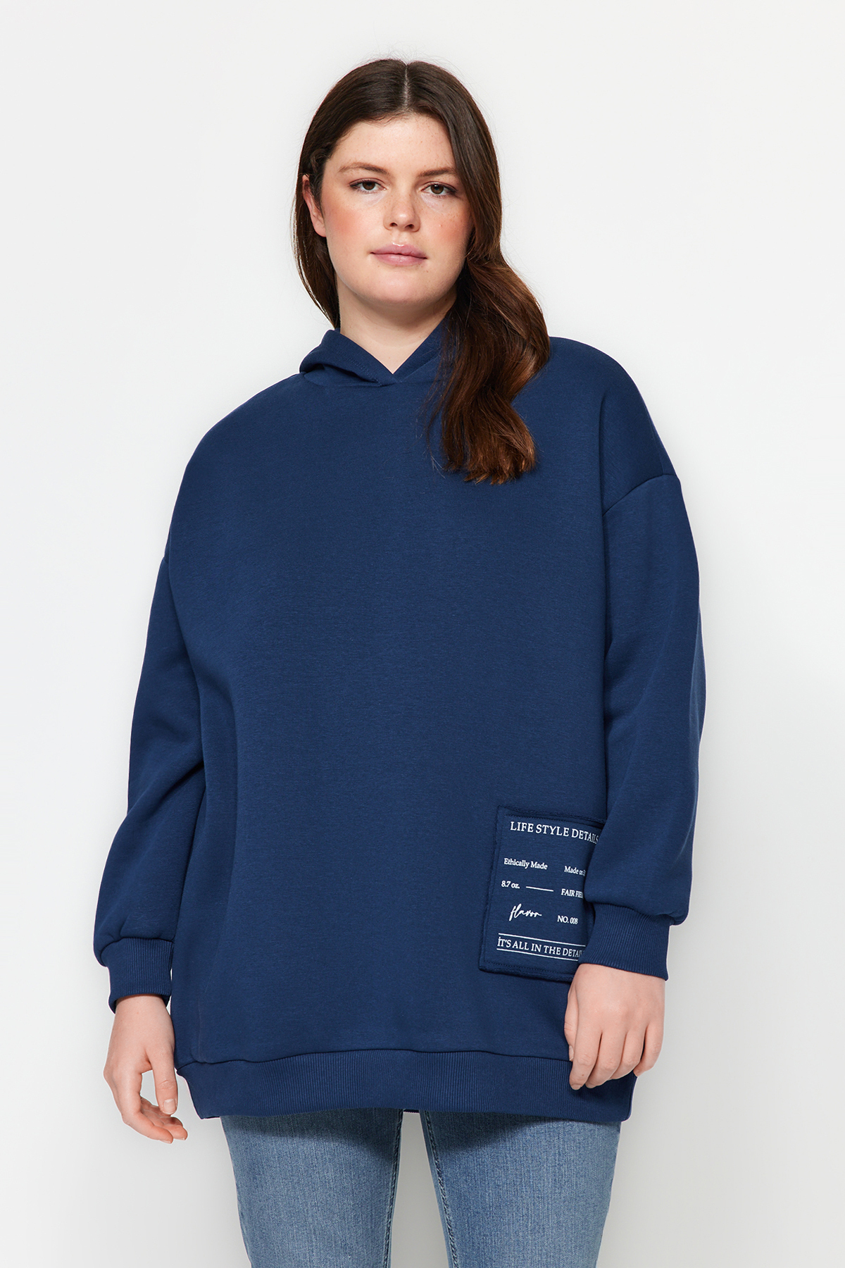 Levně Trendyol Curve Oversize Knitted Sweatshirt with Indigo Embroidery Detail