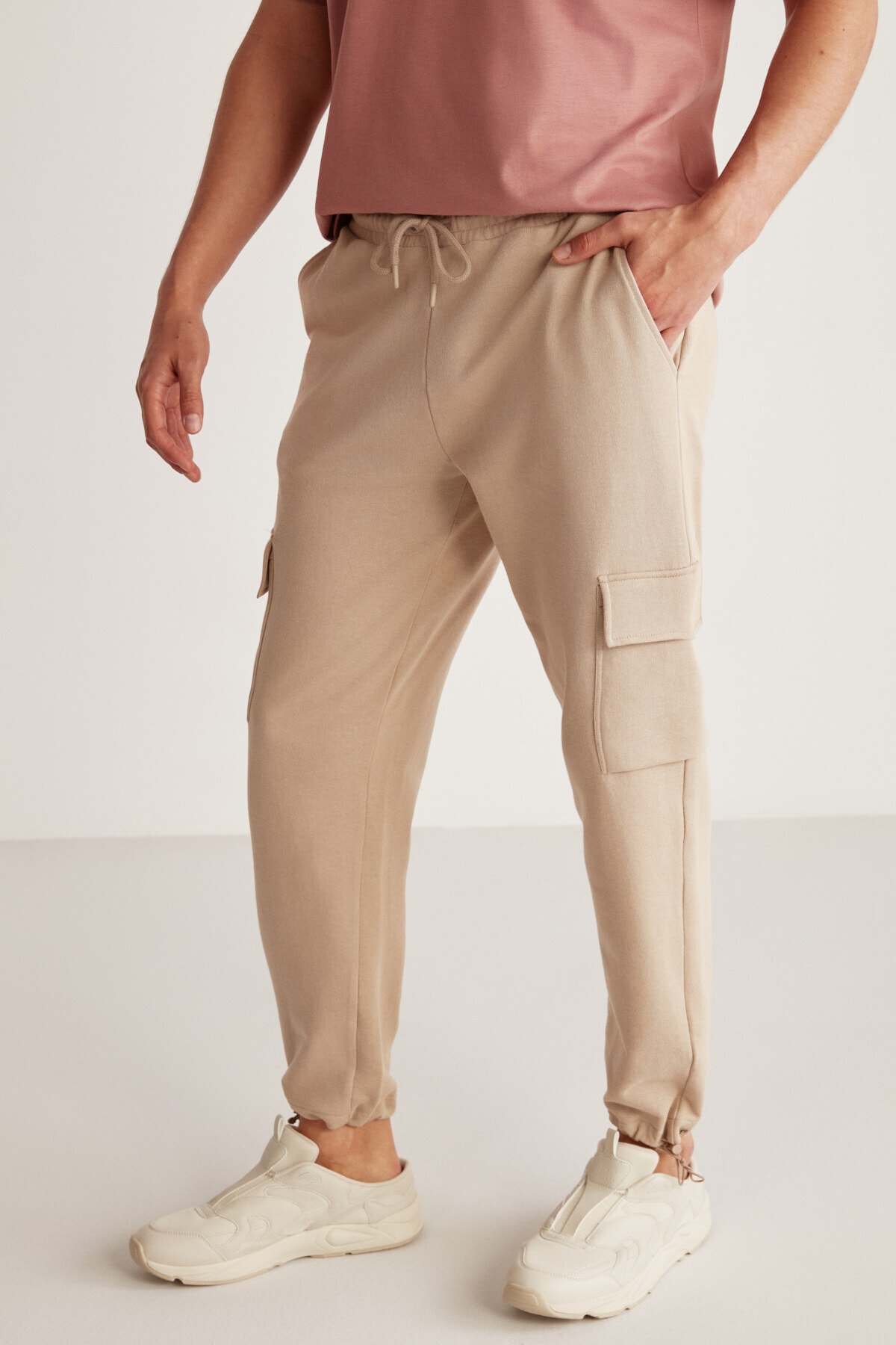 Levně GRIMELANGE Jadon Men's Cargo Pocket Regular Fit Elastic 5 Pocket Beige Sweatpants with Stopper