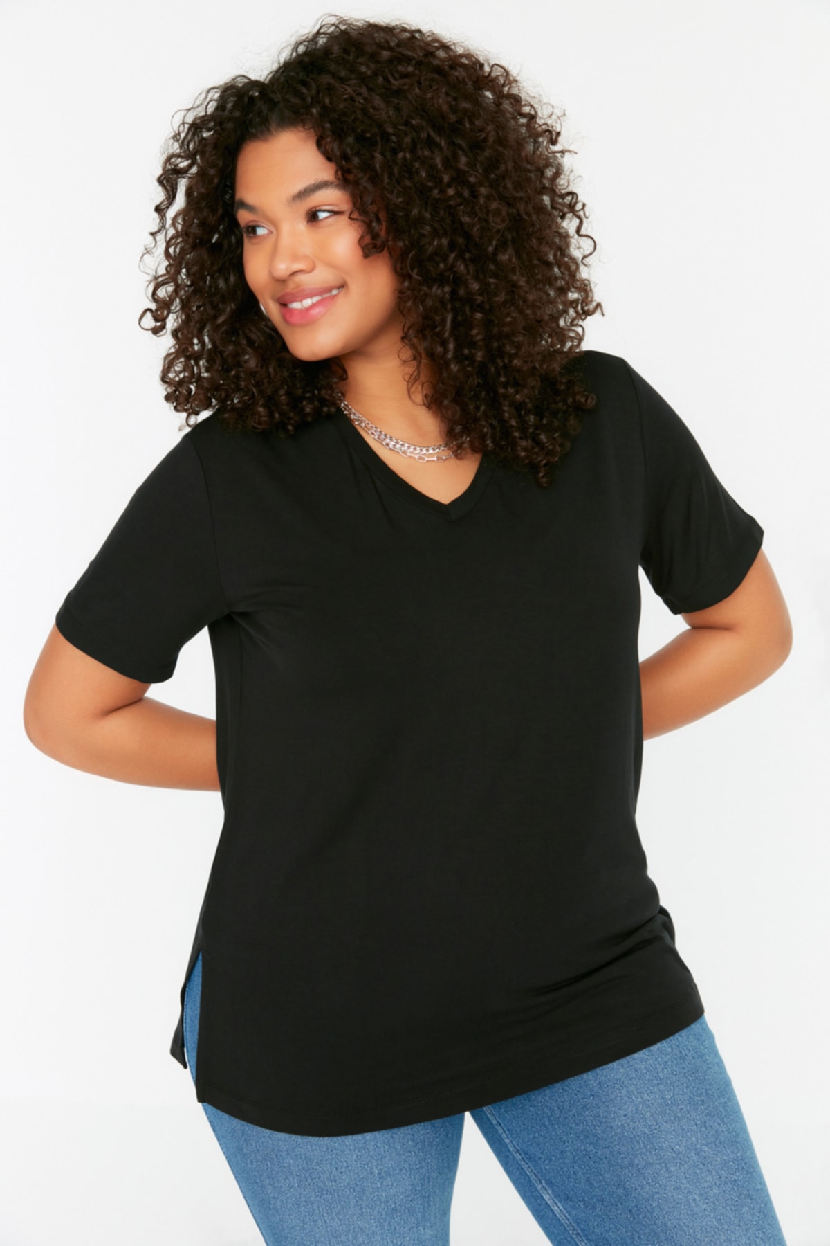 Levně Trendyol Curve Black V-Neck Slit Knitted T-Shirt