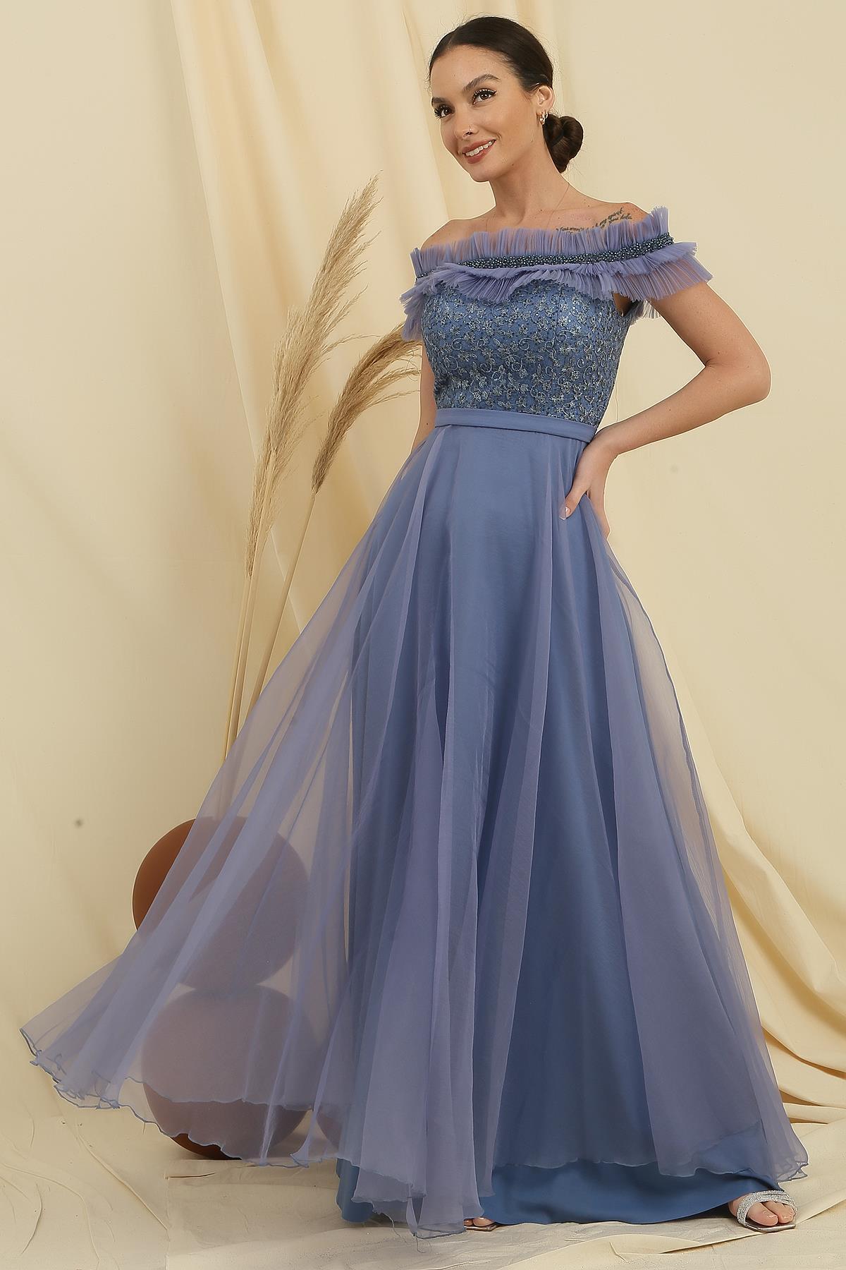 Levně By Saygı Lined Long Tulle Dress with Beading Embroidered Top