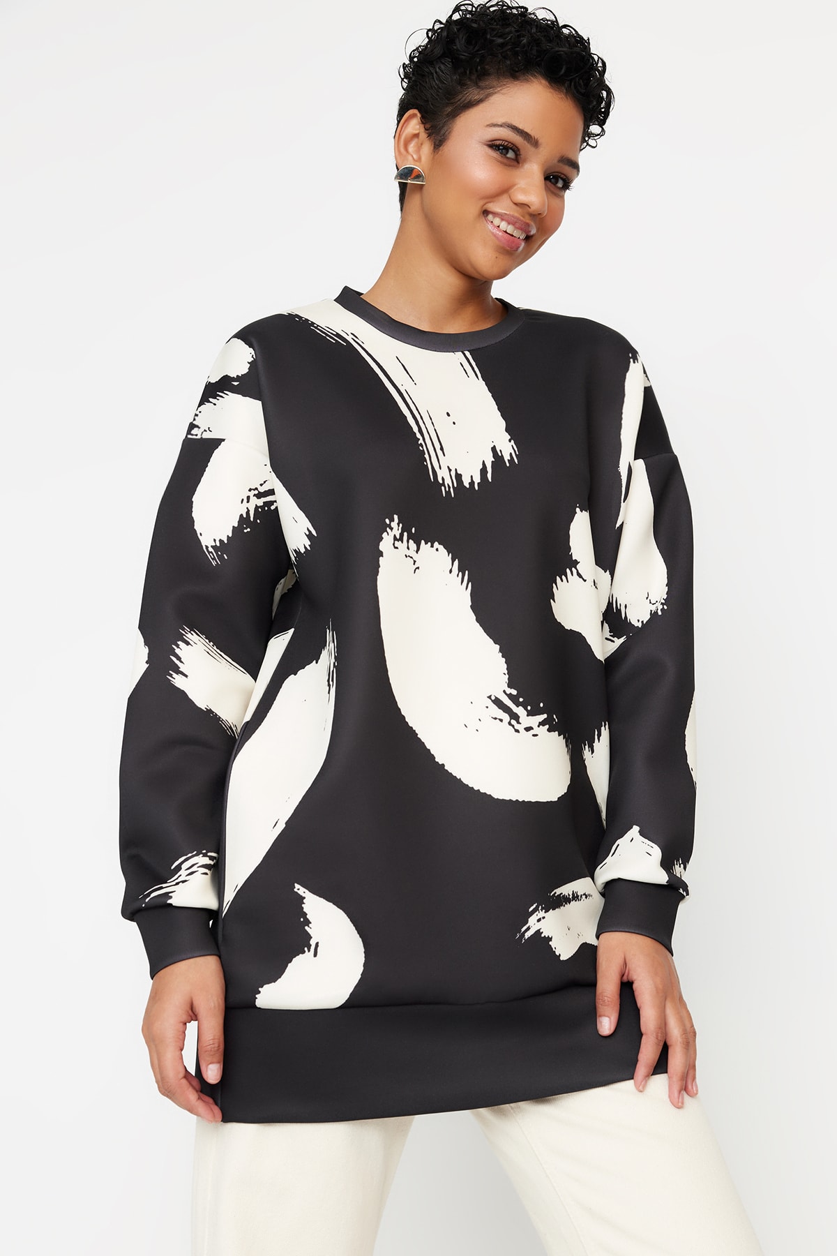 Levně Trendyol Black Patterned Crew Neck Scuba Knitted Sweatshirt