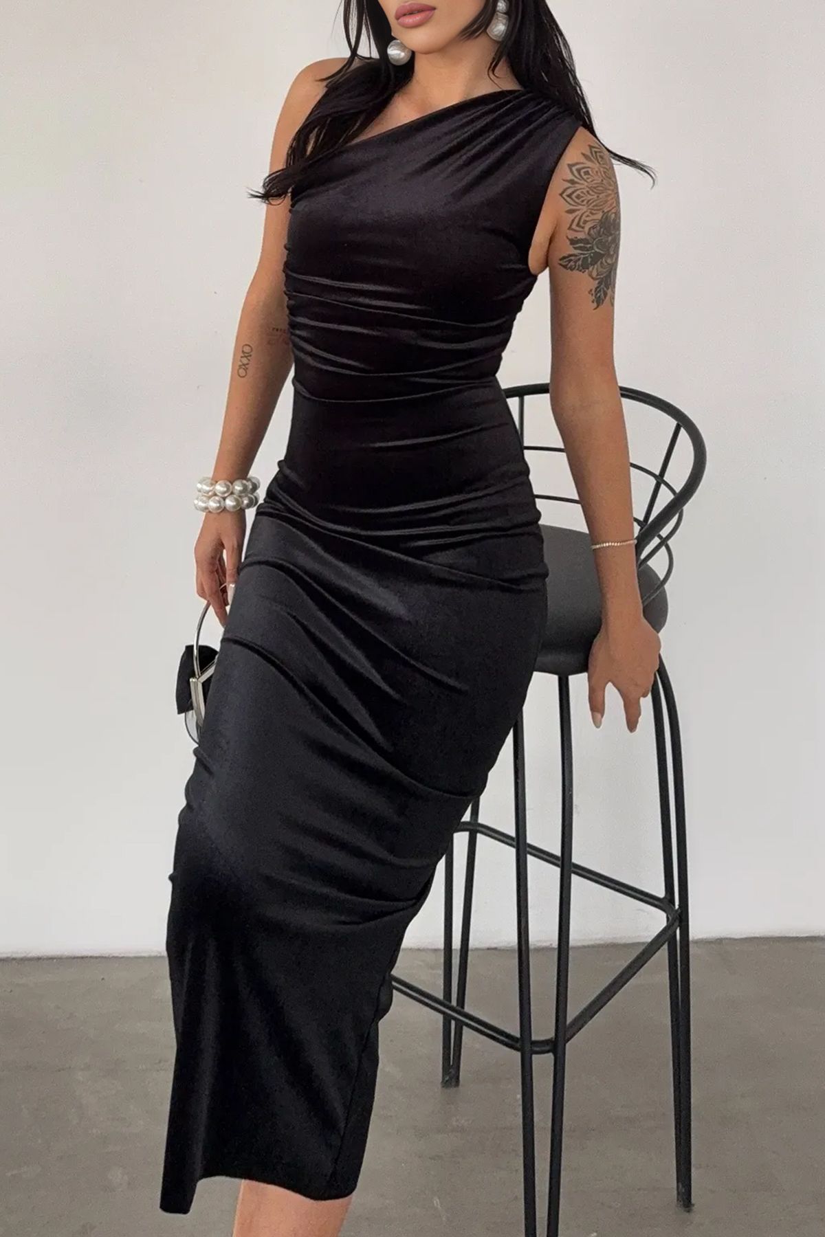 Trendyol Black Fitted One Shoulder Velvet Knitted Dress