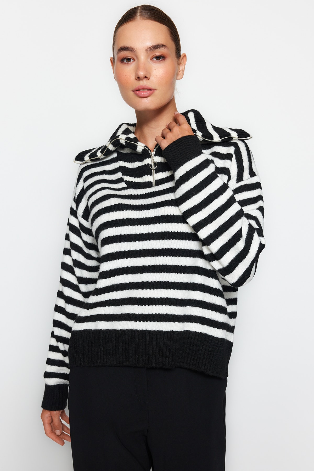 Trendyol Sweater - Black - Regular fit