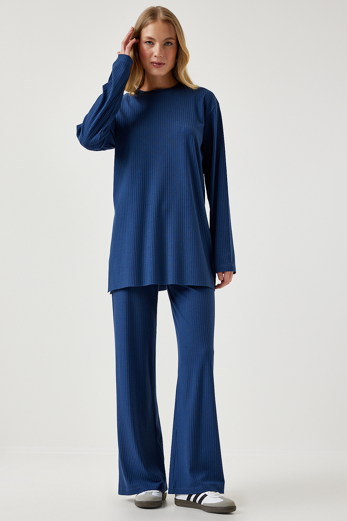 Levně Happiness İstanbul Women's Navy Blue Ribbed Knitted Blouse Pants Suit