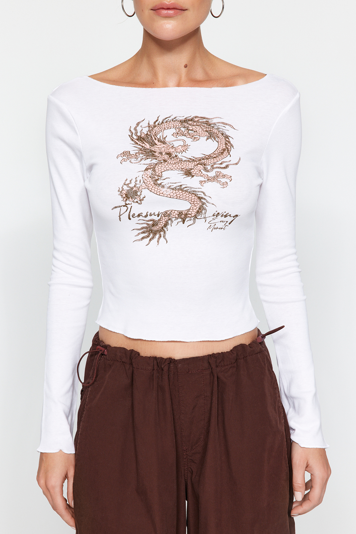 Levně Trendyol Ecru Printed Boat Neck Fitted/Situated Flexible Rib Crop Knitted T-Shirt