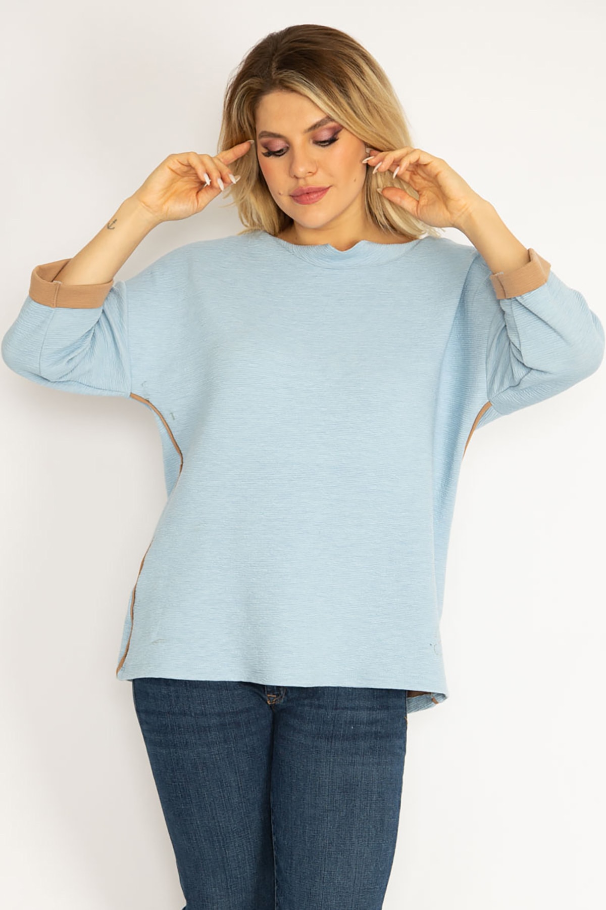 Levně Şans Women's Plus Size Blue Piping Detailed Capri Sleeve Sweatshirt