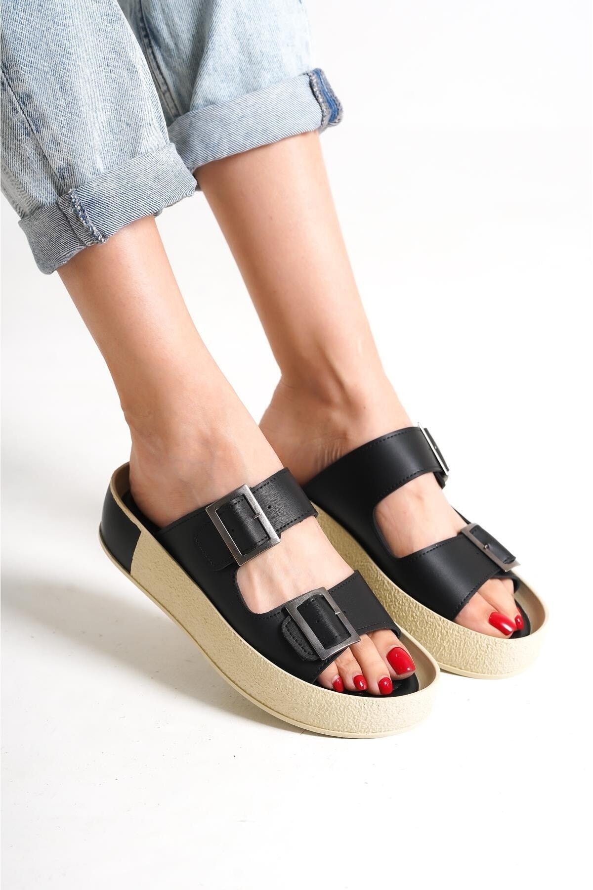 Levně Capone Outfitters Capone Double Straps Belt with Buckle and Colorful Detailed Wedge Heel Women Black Women's Slippers.