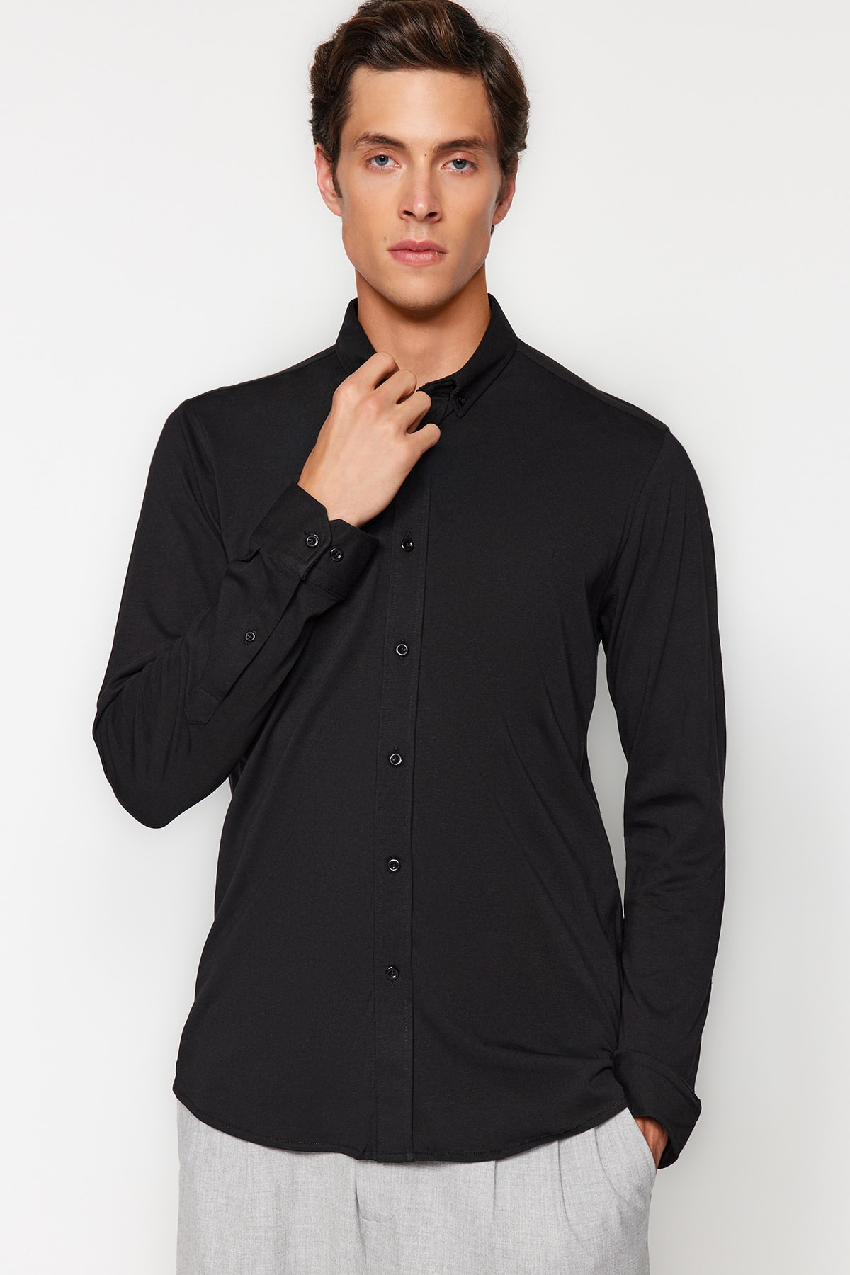Levně Trendyol Black Slim Fit Casual Comfortable Flexible Buttoned Collar Basic Shirt