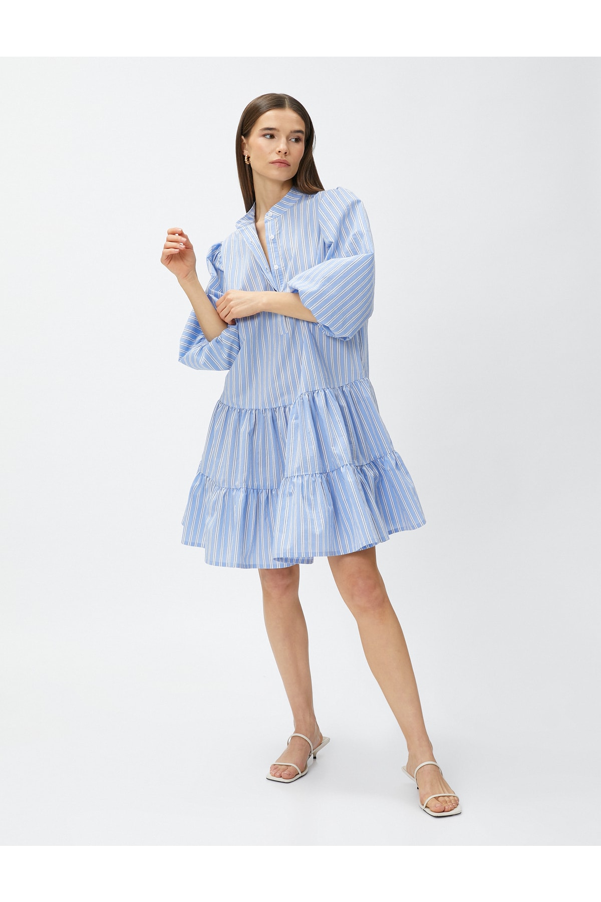 Levně Koton Short Shirt Dress with a Big Collar Layered Balloon Sleeves