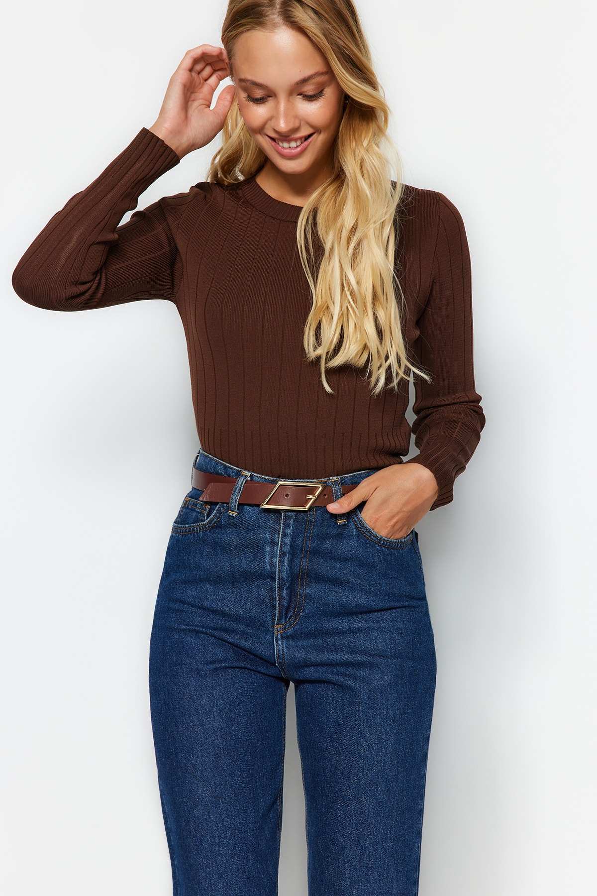 Levně Trendyol Brown Základní pletený svetr s výstřihem