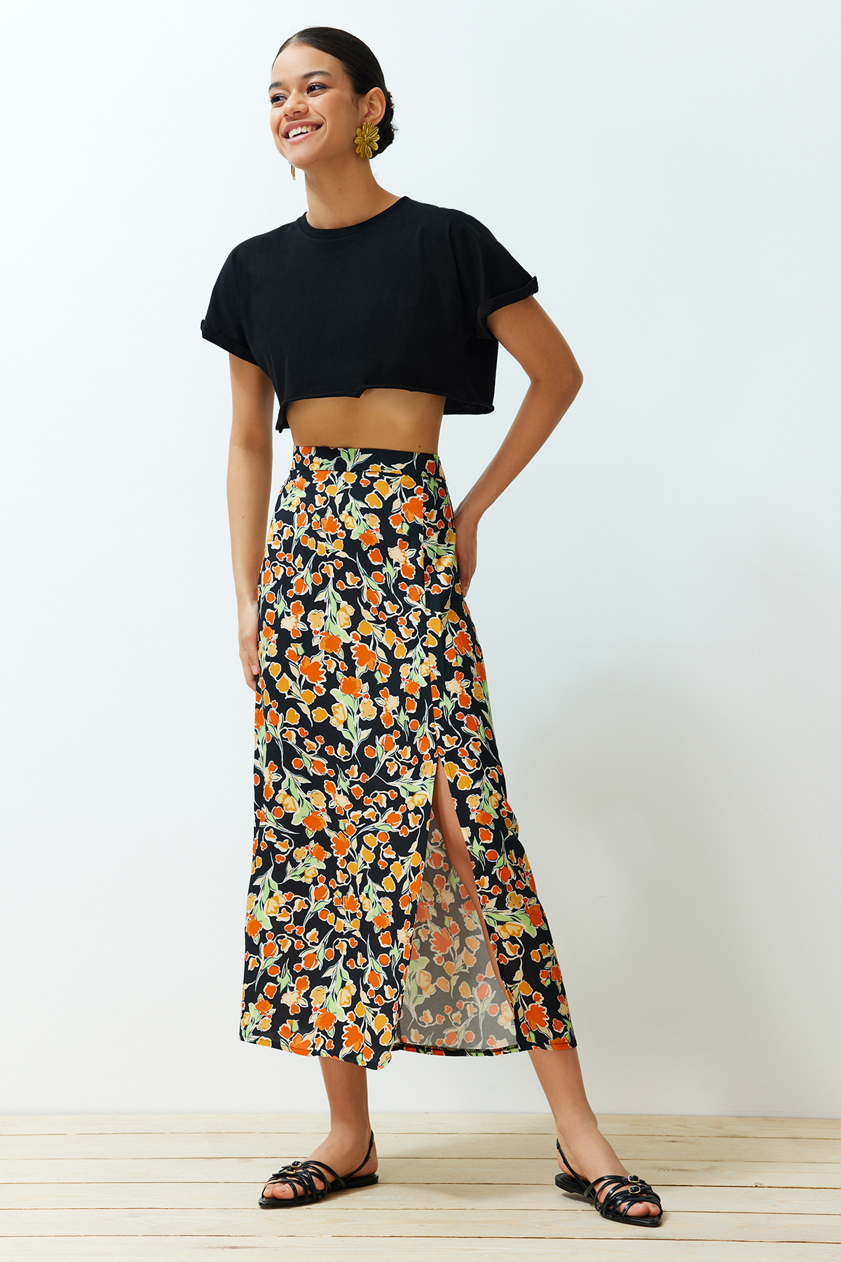 Levně Trendyol Multicolored Viscose Fabric Floral Patterned Slit Midi Woven Skirt