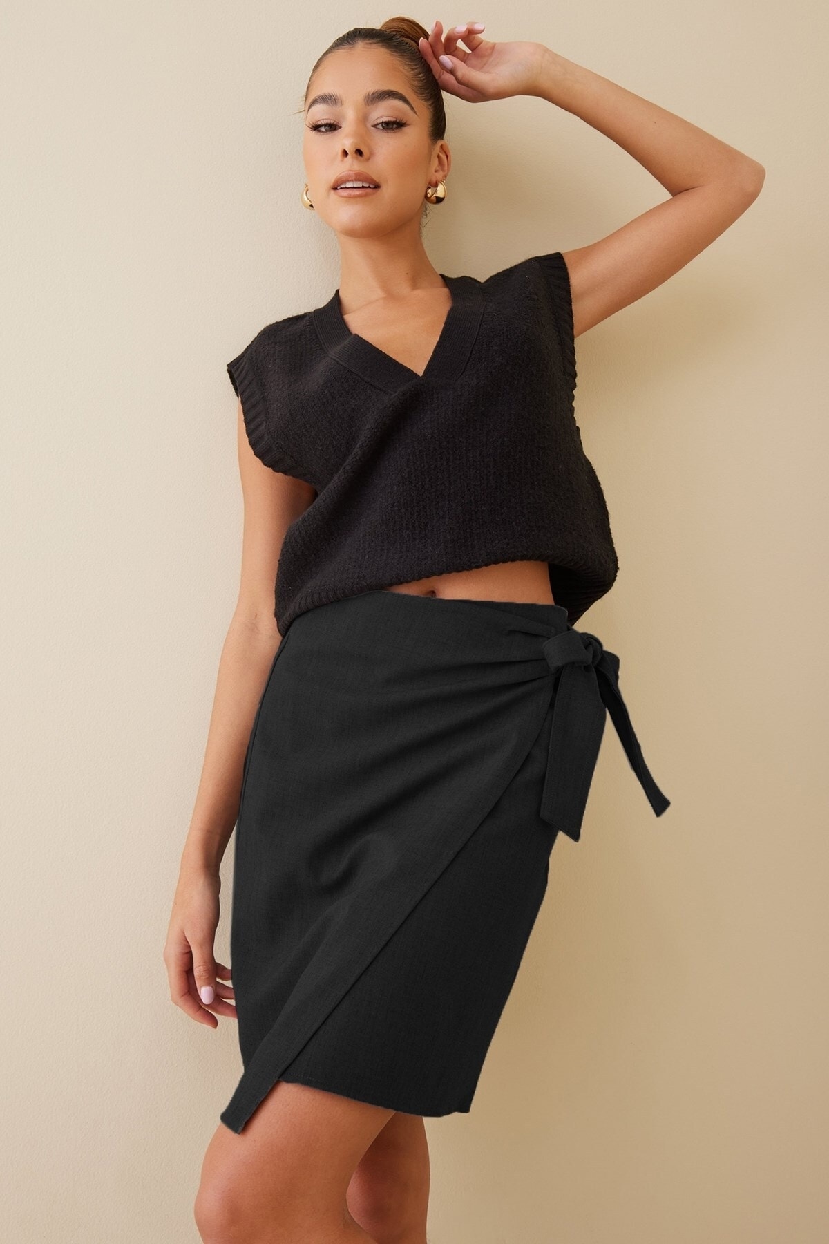 Levně Madmext Women's Black Basic Tied Fabric Skirt