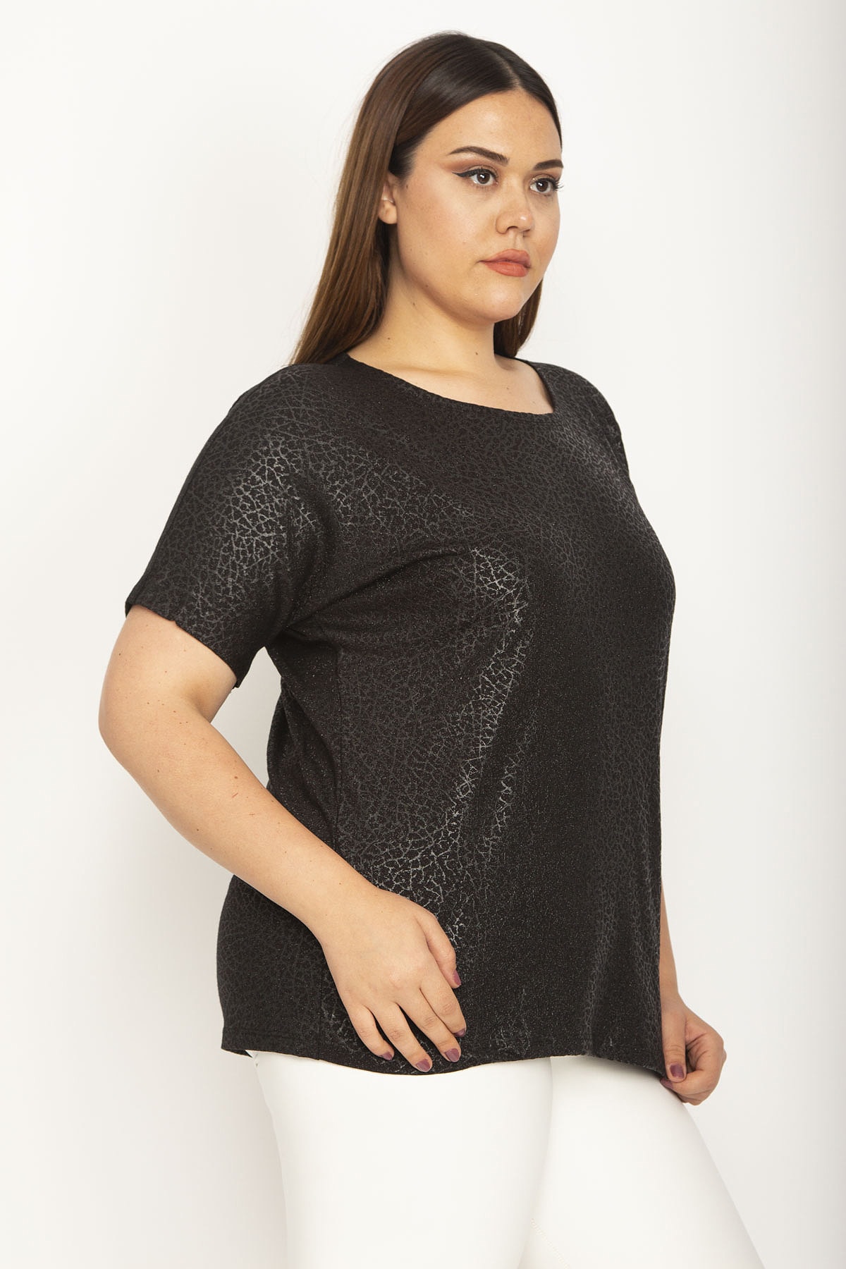 Levně Şans Women's Plus Size Black Flocked Fabric Patterned Low-Sleeve Blouse