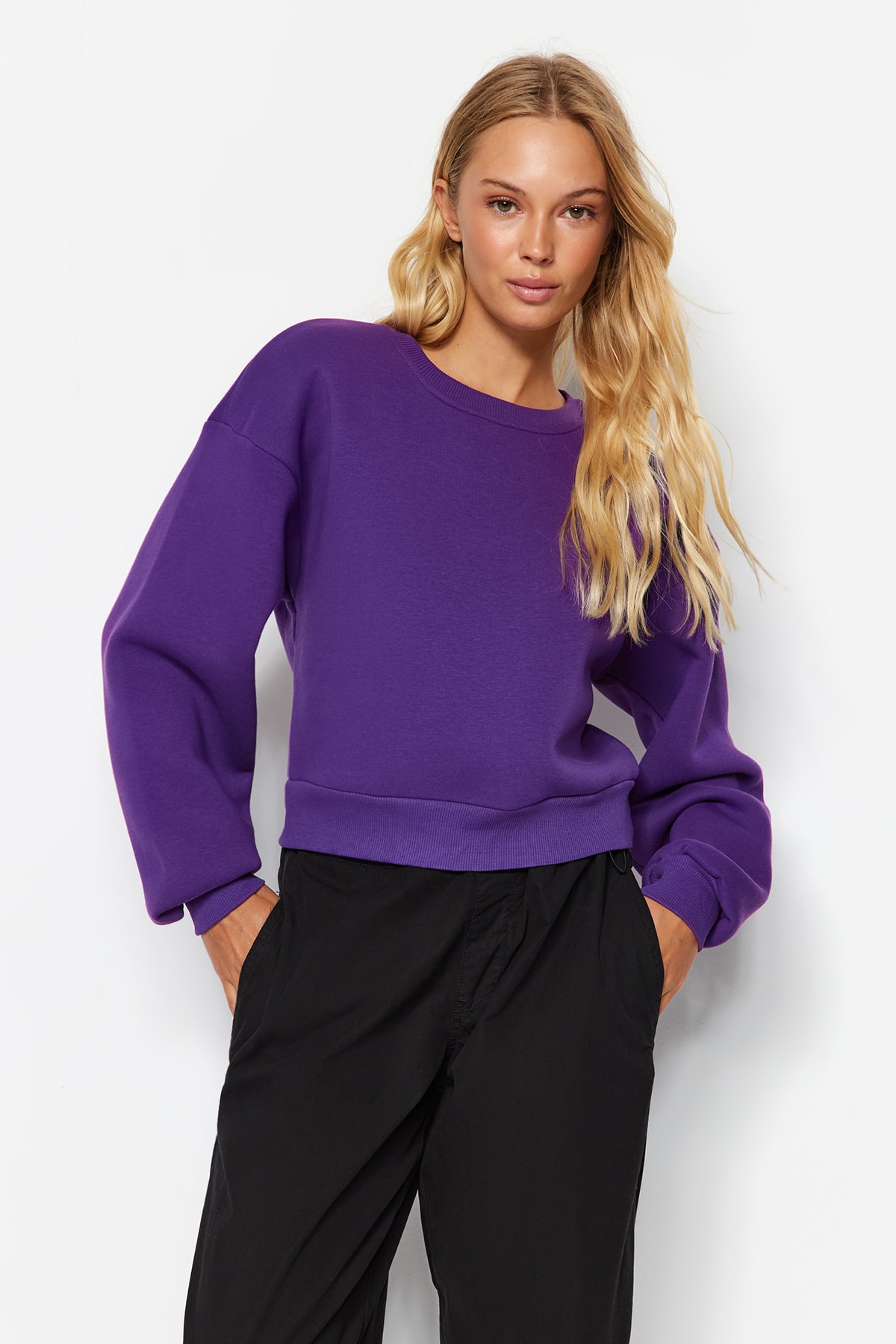 Levně Trendyol Purple Comfort Fit Crop Basic Crew Neck Thick Fleece Knitted Sweatshirt
