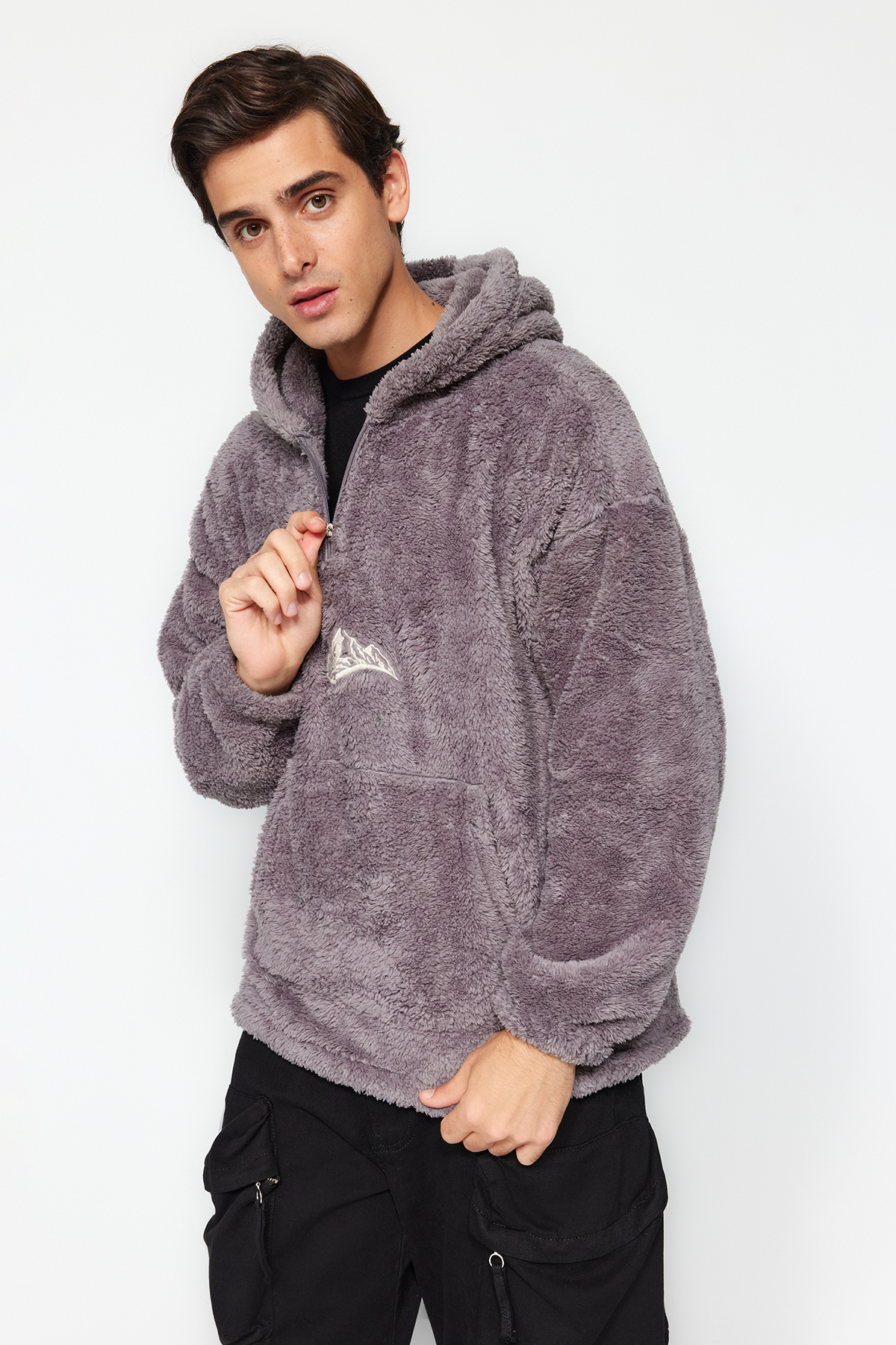 Levně Trendyol Gray Oversize/Wide-Fit Zippered Mountain Embroidery Pocket Fleece/Plush Sweatshirt