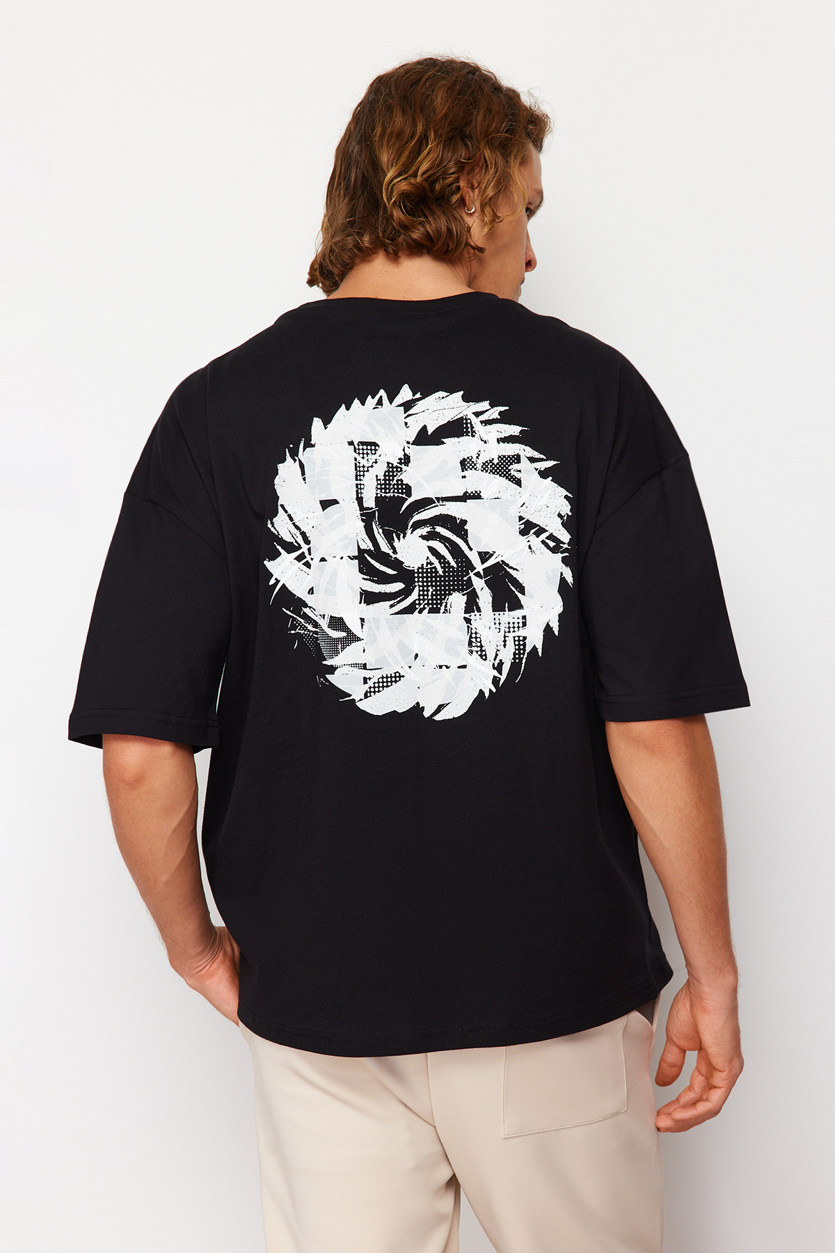 Levně Trendyol Black Oversize/Wide-Fit Printed 100% Cotton T-Shirt