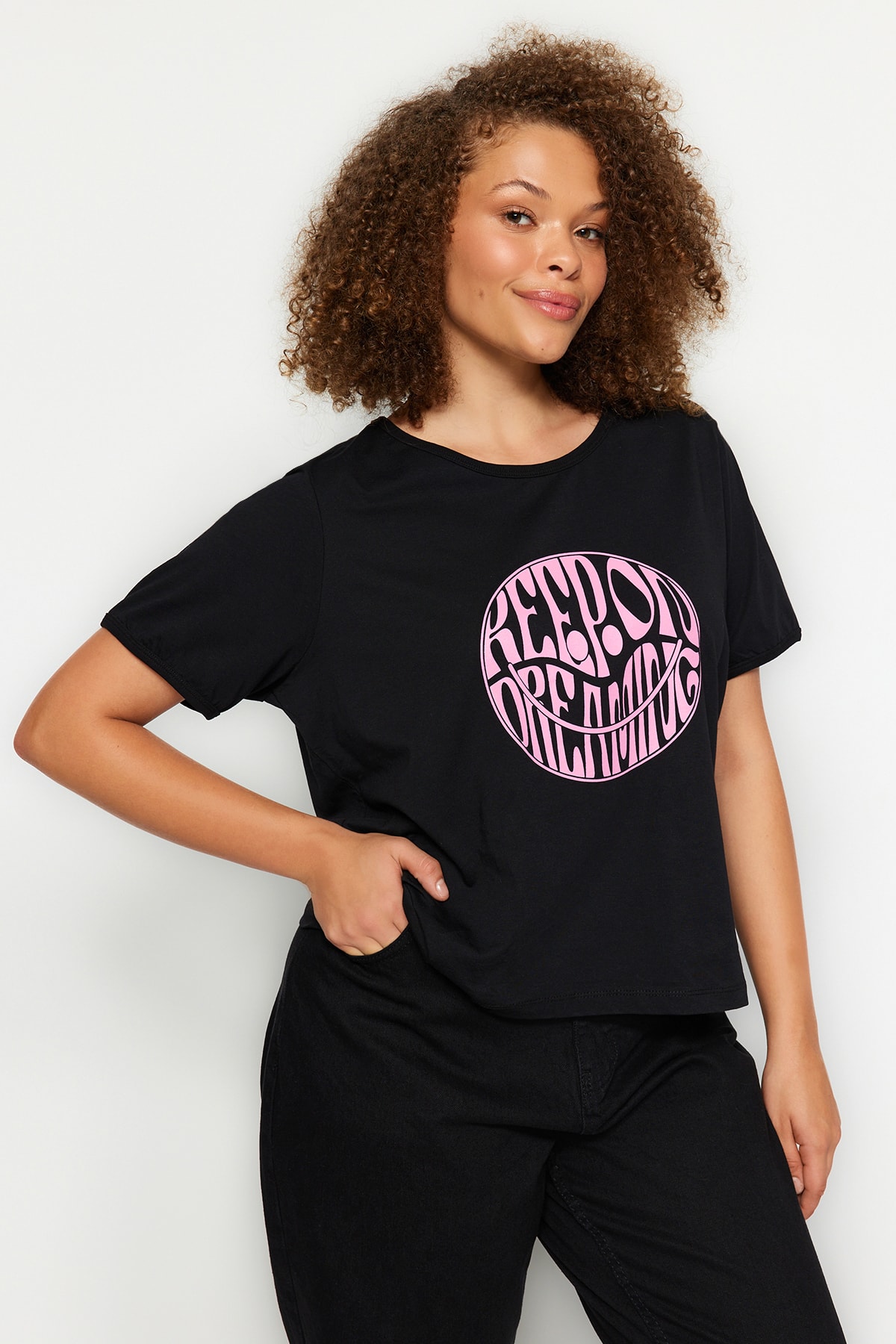 Levně Trendyol Curve Black Slogan Printed Crop Knitted T-shirt