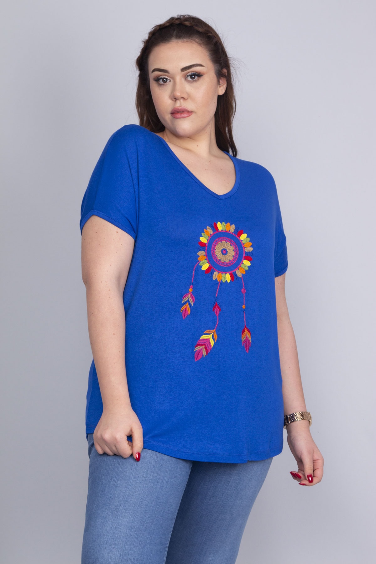 Levně Şans Women's Plus Size Saxe Blue Embroidery Detail V-Neck Low Sleeve Blouse