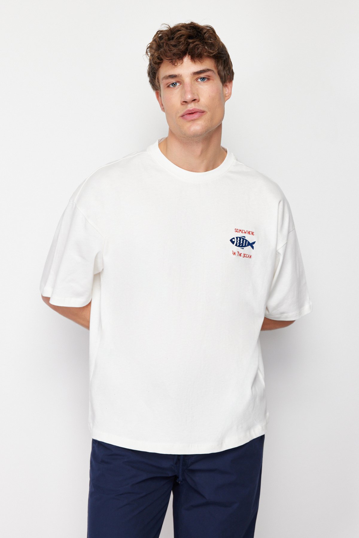 Trendyol Ecru Oversize/Wide Cut 100% Cotton Velvet Texture Printed T-Shirt