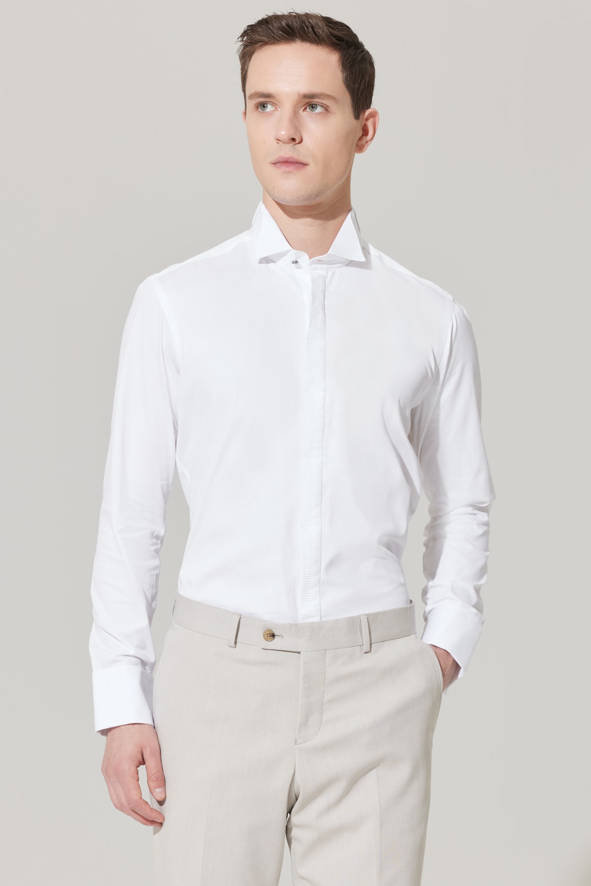 Levně ALTINYILDIZ CLASSICS Men's White Shirt with Wrinkle-Free Fabric, Slim Fit, Fitted Fit 100% Cotton, Black Detailed, Collar Collar.