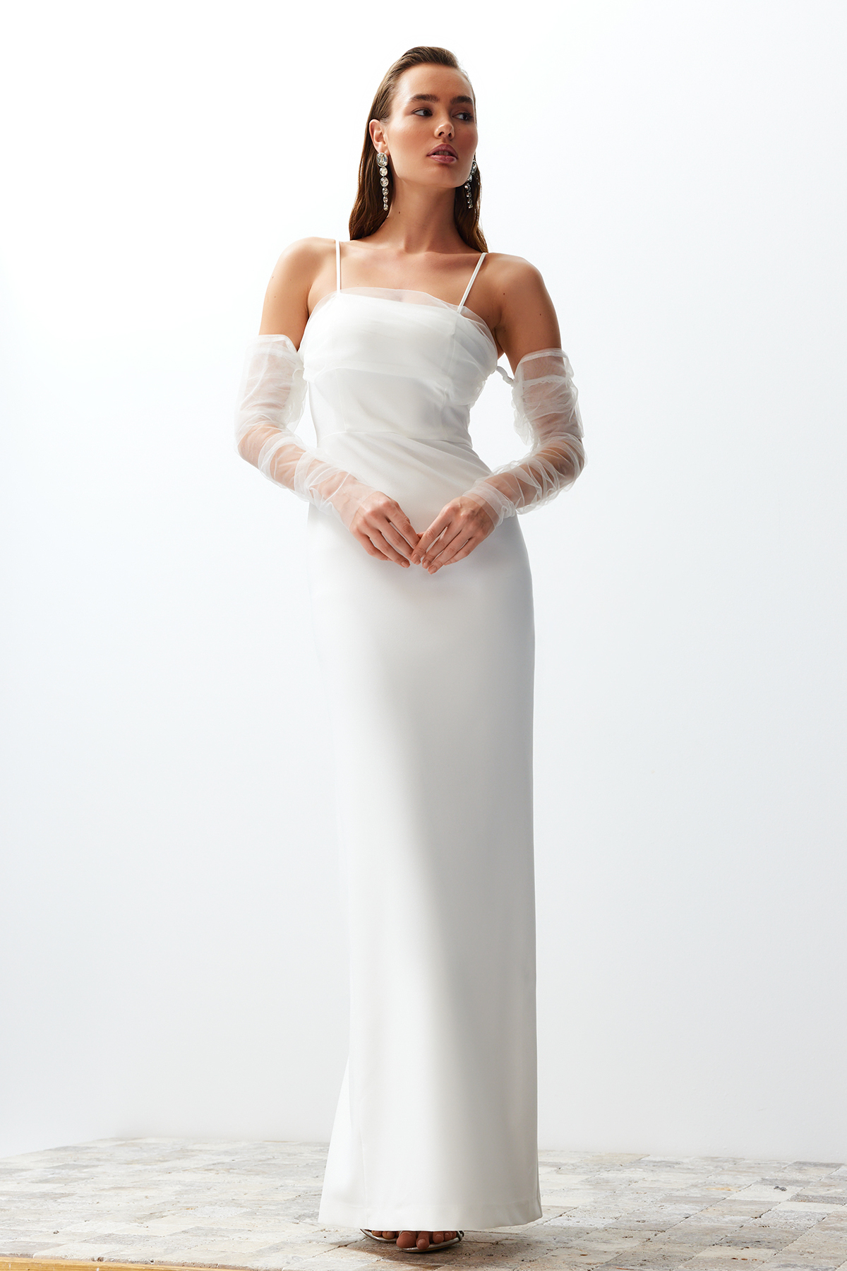 Trendyol White Body-fitting Long Evening Evening Dress with Woven Lining