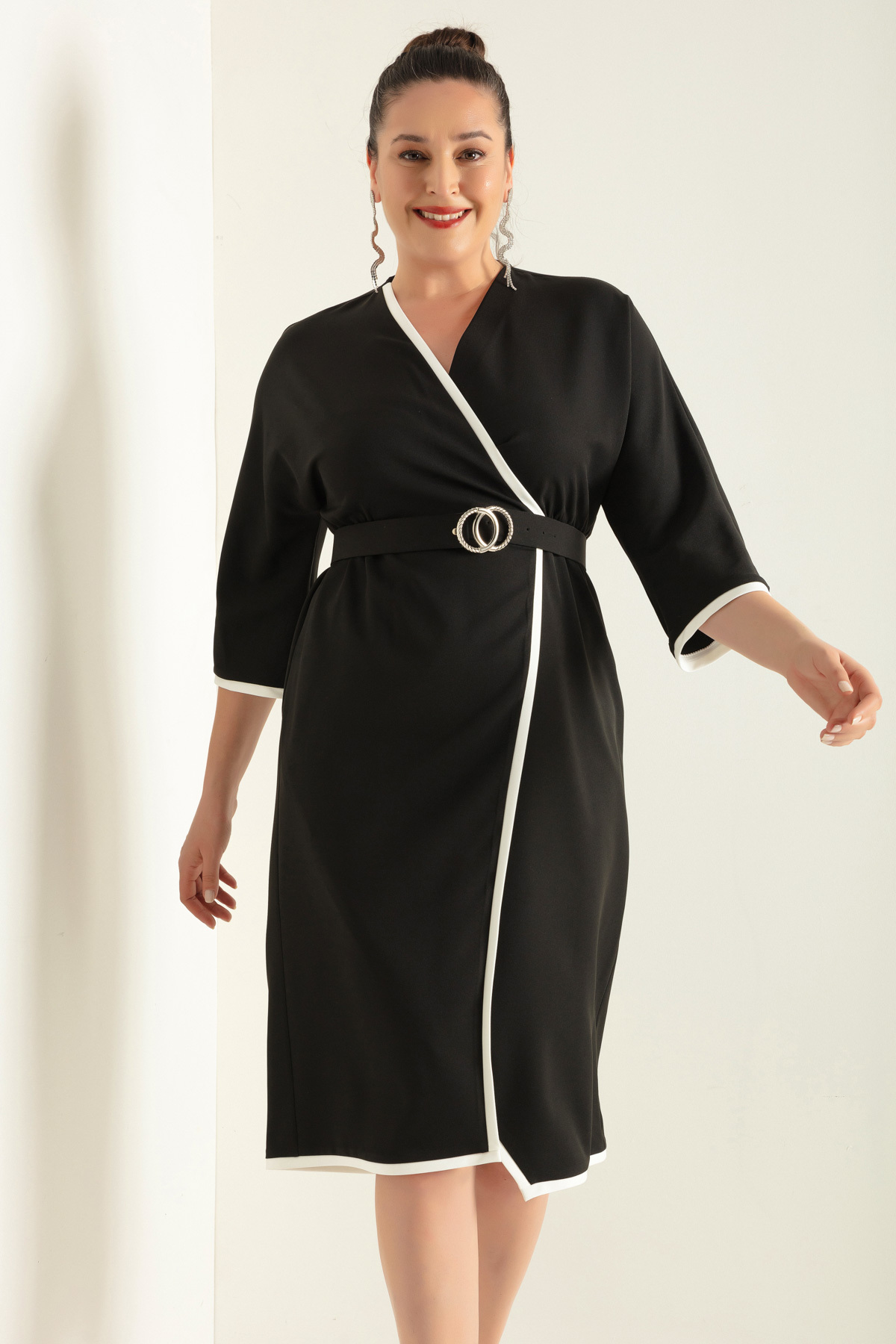 Levně Lafaba Women's Black Double Breasted Neck Belted Plus Size Dress