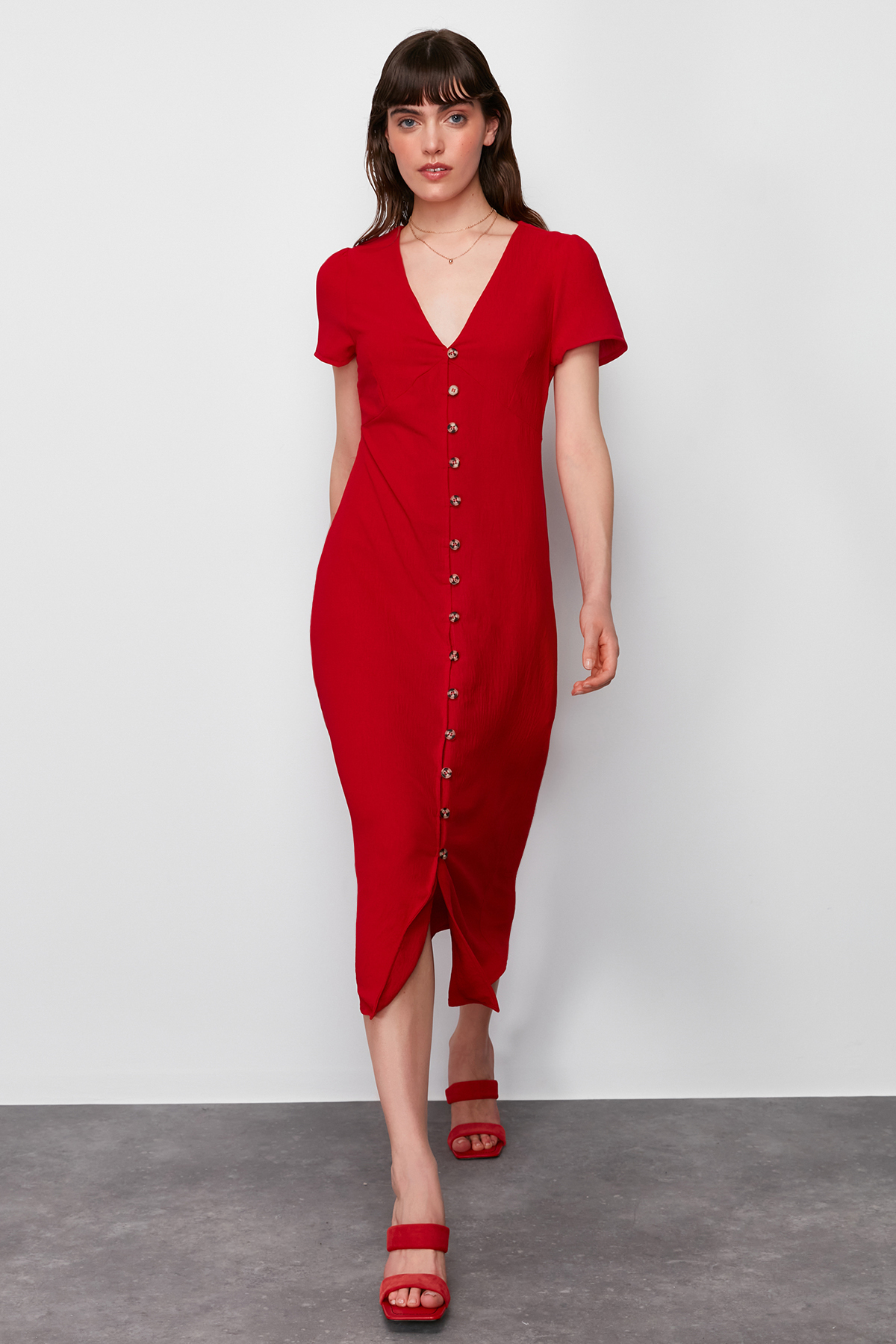 Levně Trendyol Red Straight Cut Button Detailed V Neck Woven Midi Dress