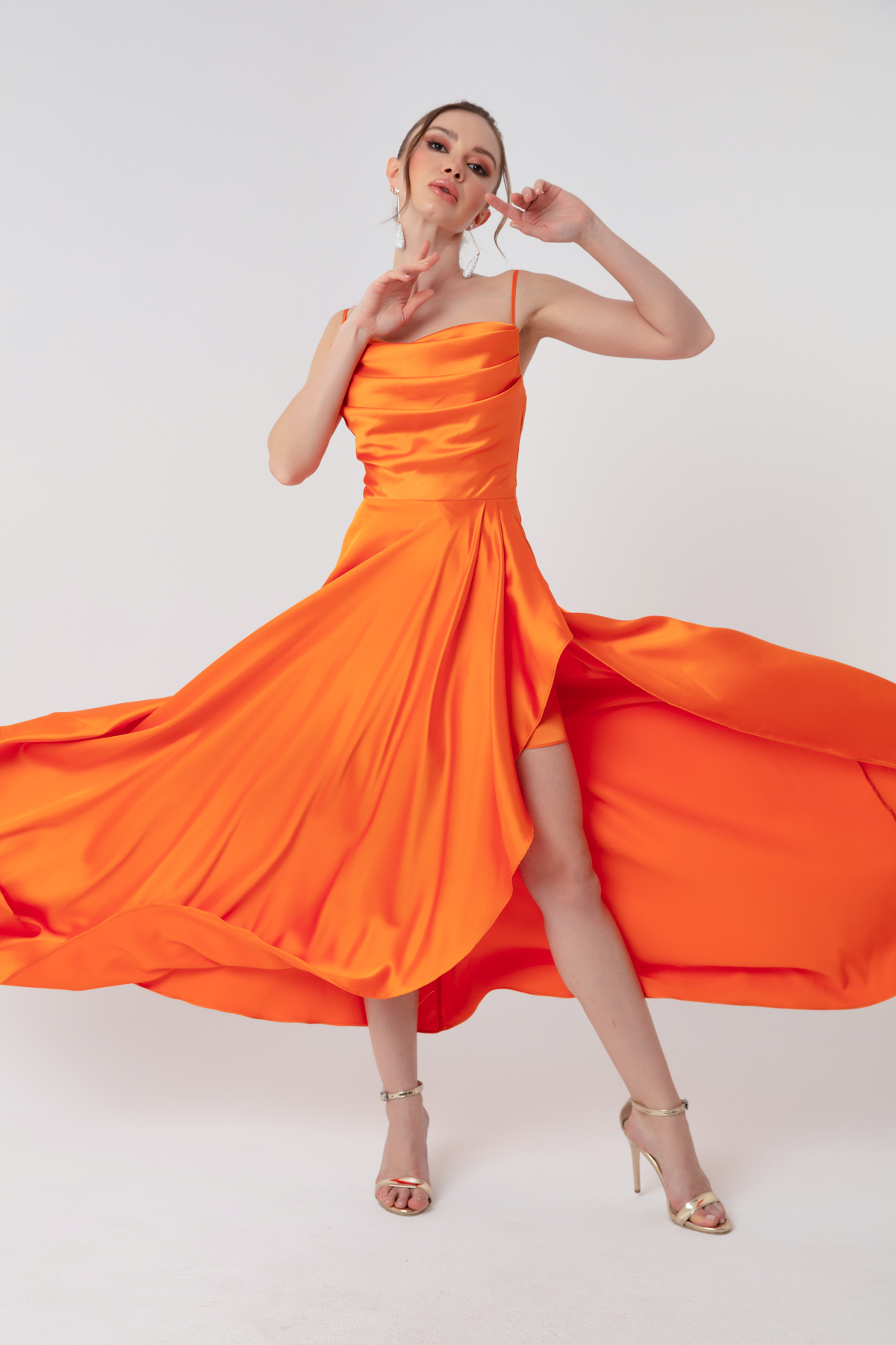 Levně Lafaba Women's Orange Satin Evening &; Prom Dress with Ruffles and a Slit