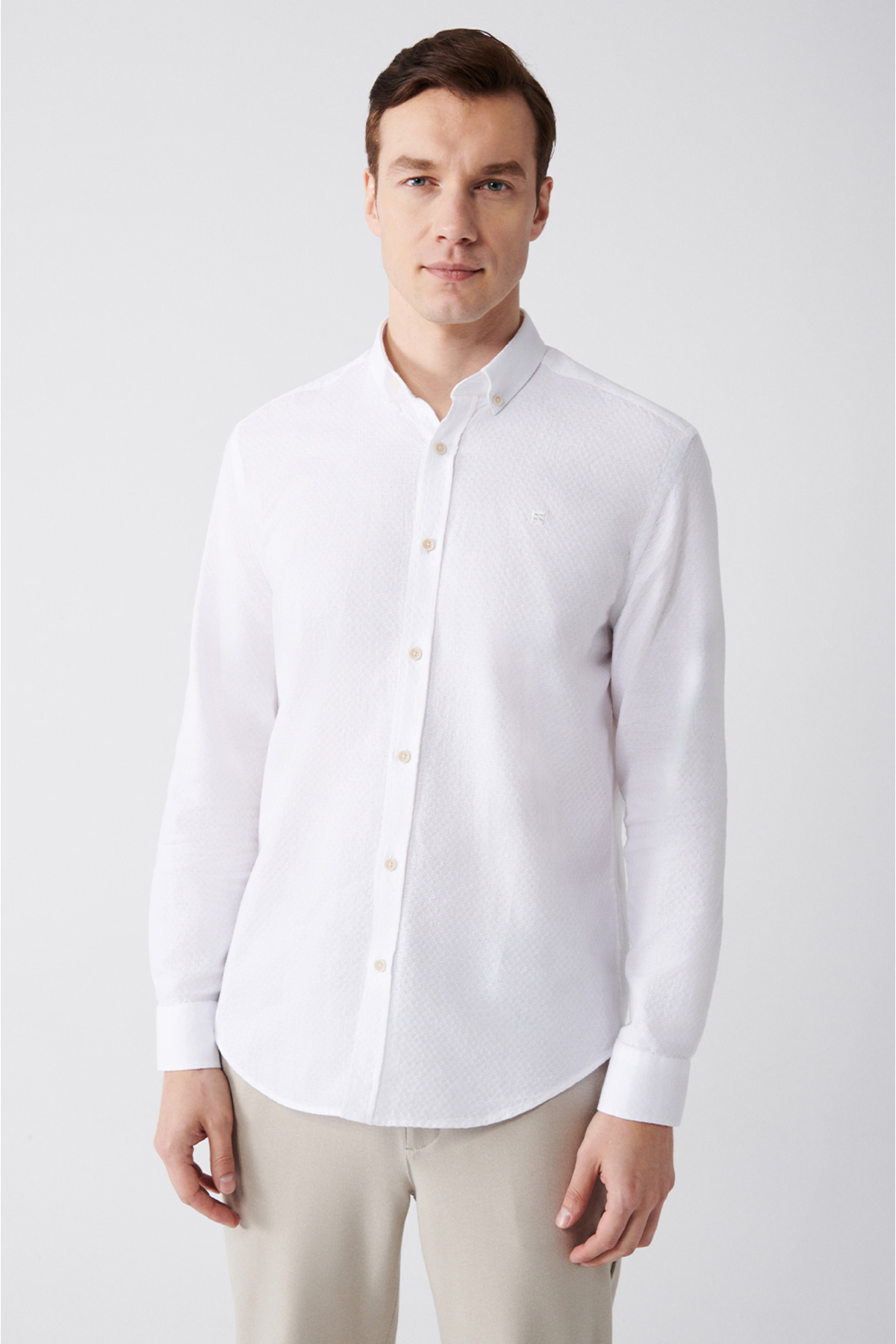 Avva Men's White 100% Cotton Buttoned Collar Standard Fit Regular Cut Shirt