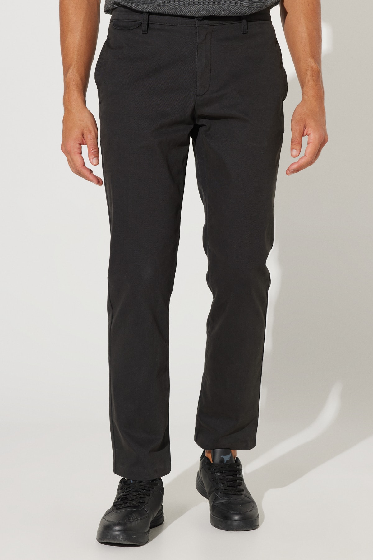 Levně ALTINYILDIZ CLASSICS Men's Black Comfort Fit Comfortable Cut, Cotton Diagonal Patterned Flexible Trousers.