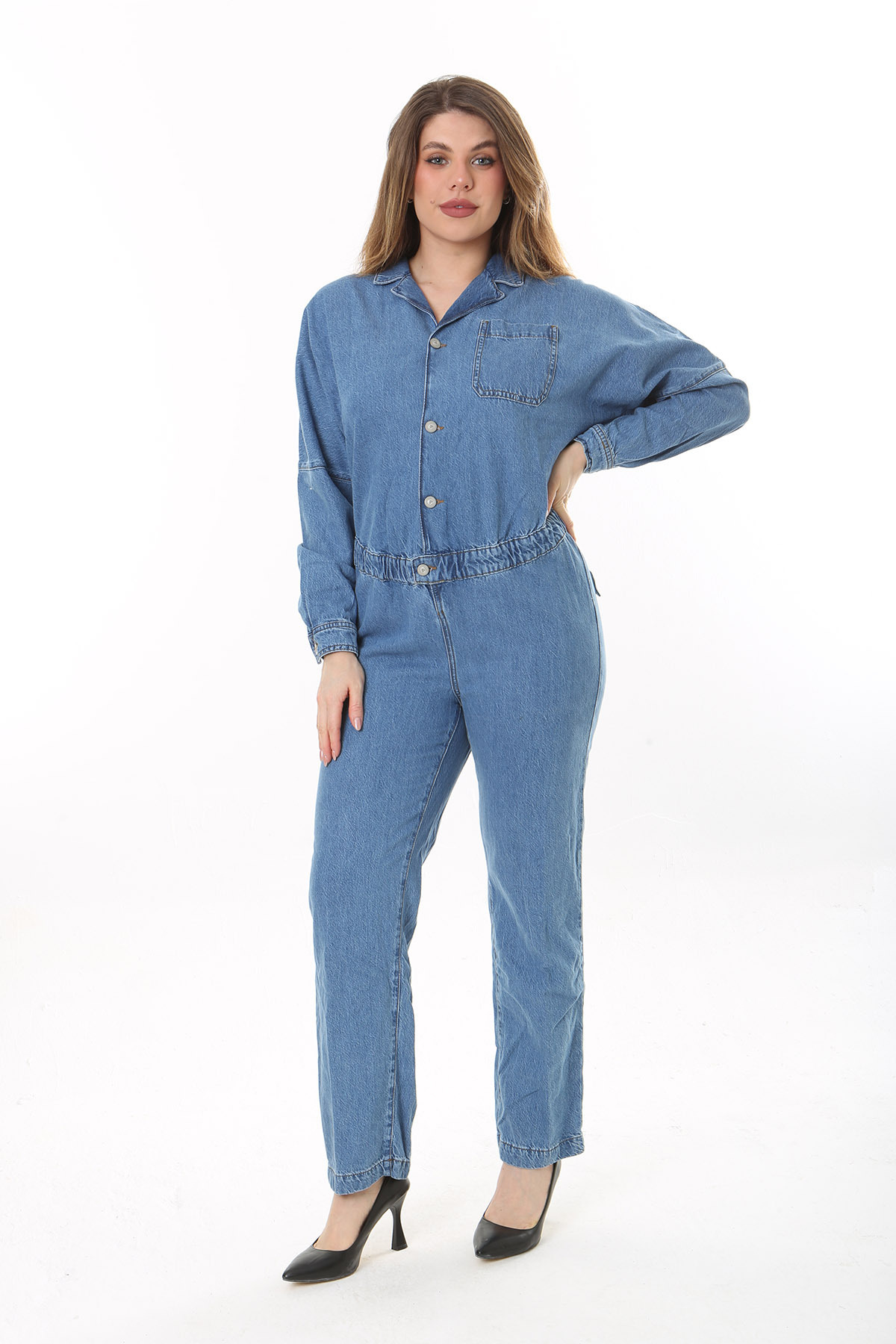 Levně Şans Women's Plus Size Blue Front Buttoned Waist Elastic Detailed Chest And Back Pocket Denim Jumpsuit