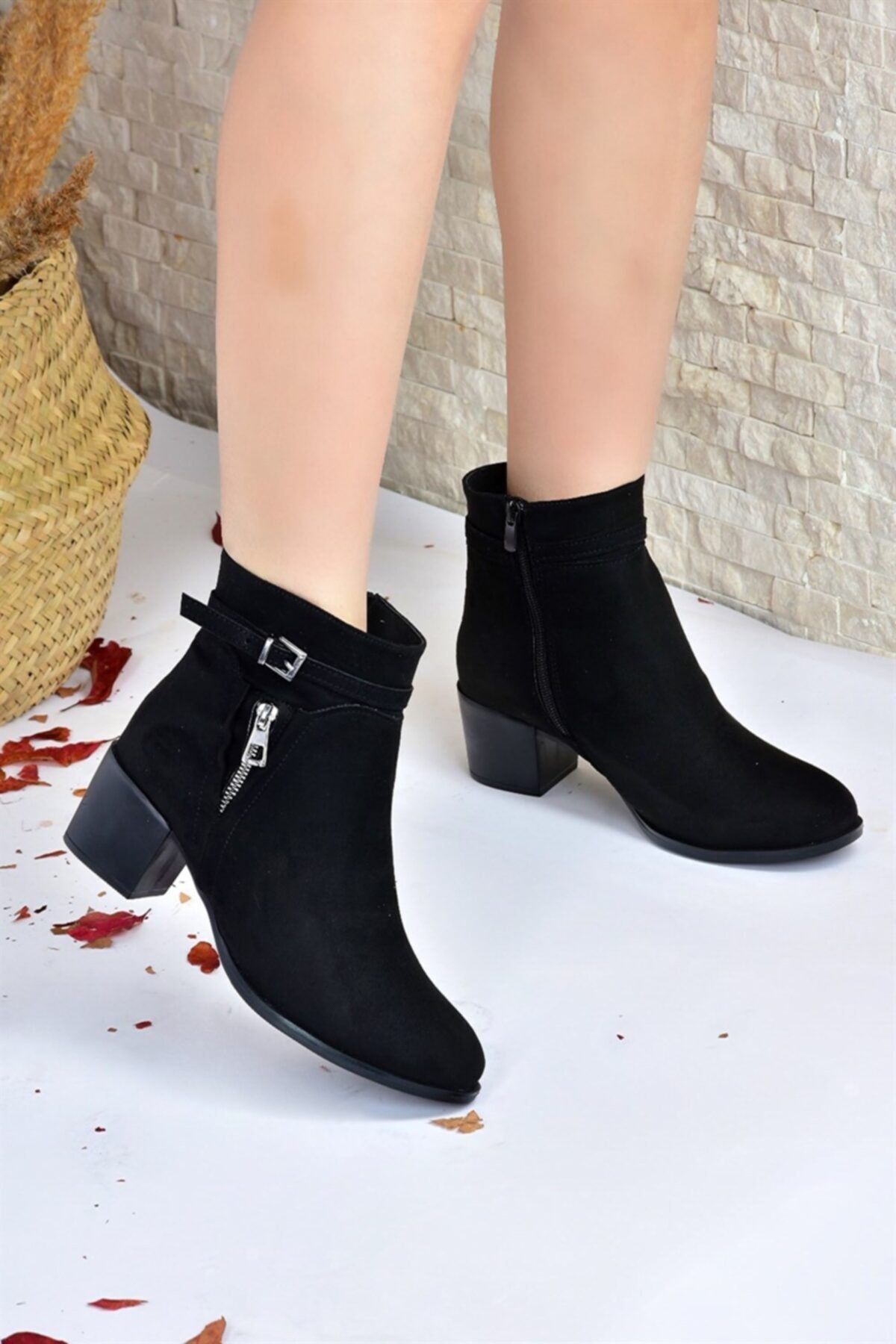 Levně Fox Shoes Women's Black Suede Thick Heeled Boots