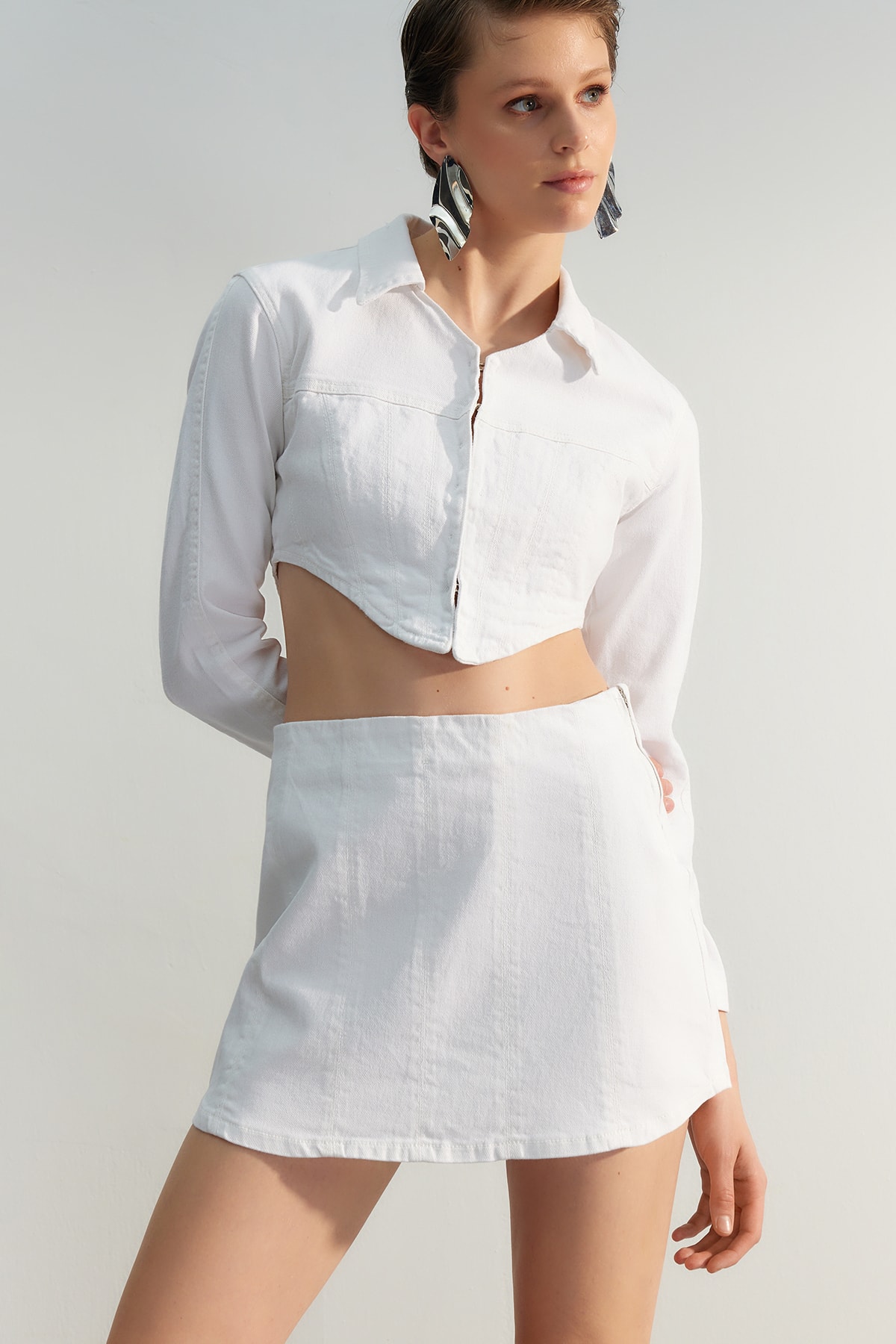 Levně Trendyol Limited Edition White Stitching Detail Mini Denim Skirt