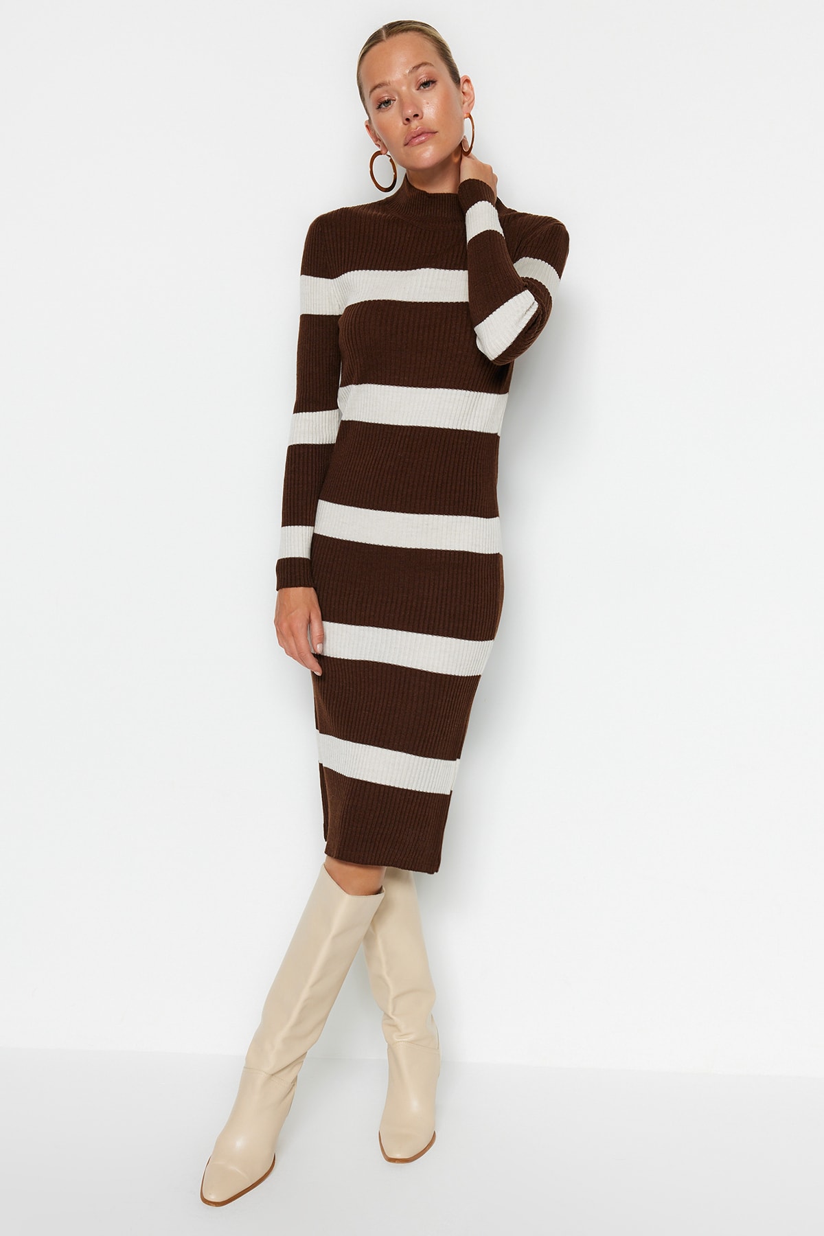 Levně Trendyol Brown Midi Knitwear Standing Collar Dress
