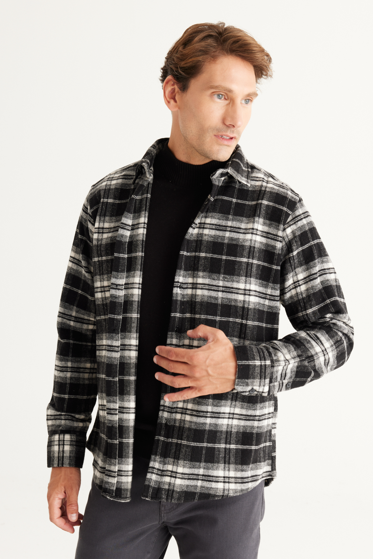 Levně ALTINYILDIZ CLASSICS Men's Black-ecru Comfort Fit Relaxed-Cut Buttoned Collar Checked Flannel Shirt.
